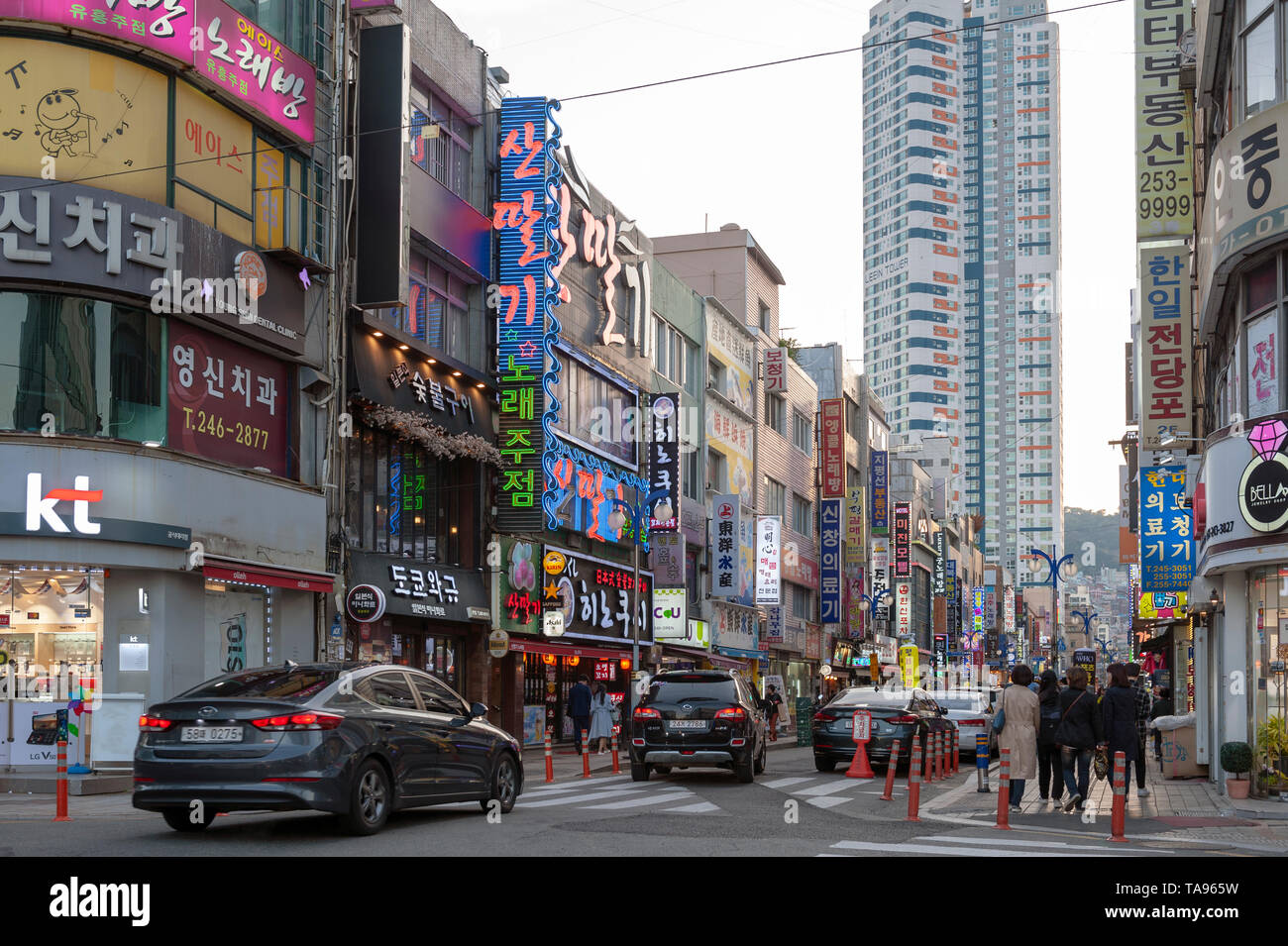 Rue commerçante Nampodong près de Busan International Film Festival (BIFF) Square, une attraction touristique culturelle à Busan, Corée du Sud Banque D'Images