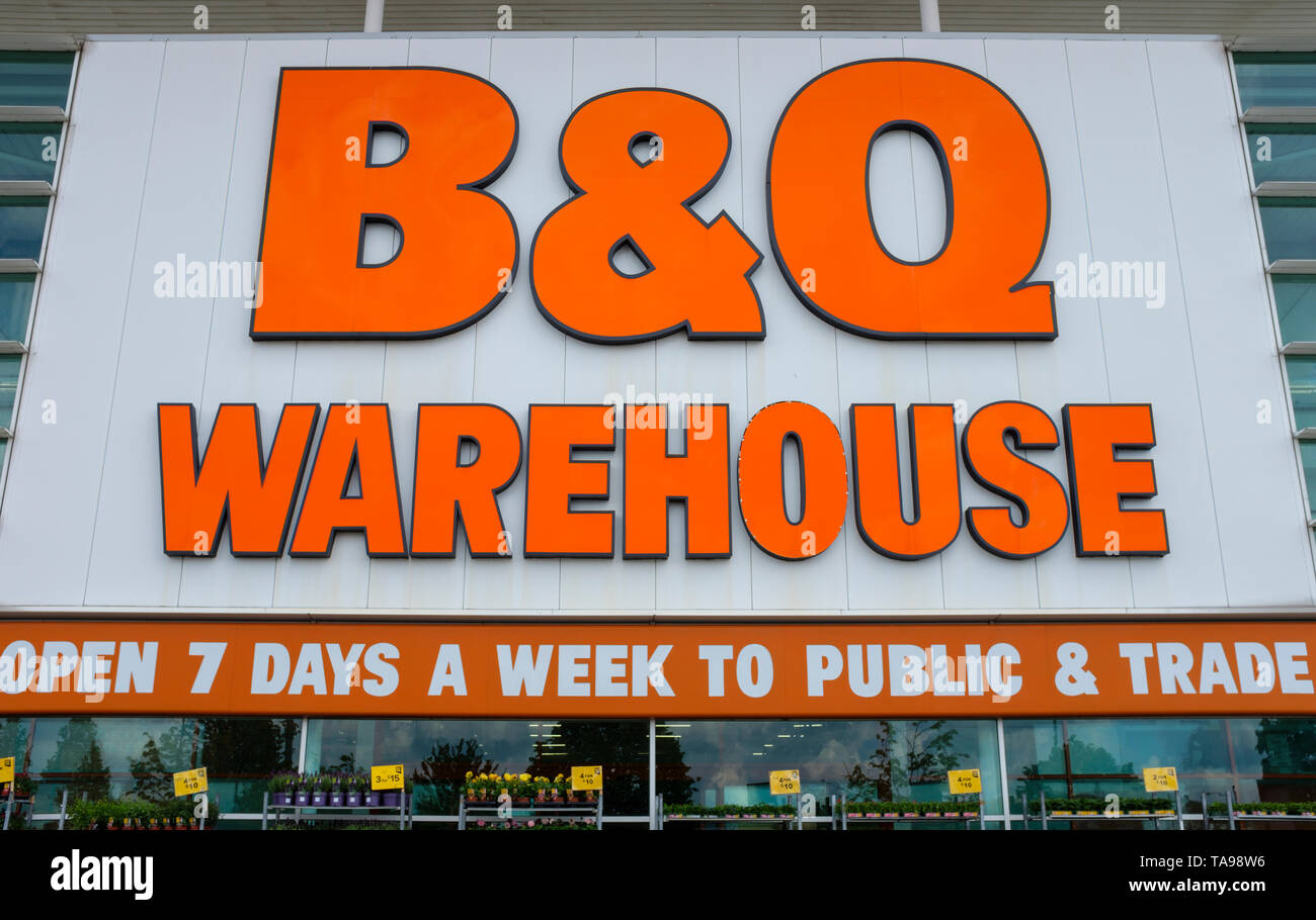 B&Q de l'entrée du magasin signe. Banque D'Images B&Q de l'entrée du magasin signe. Banque D'Images
