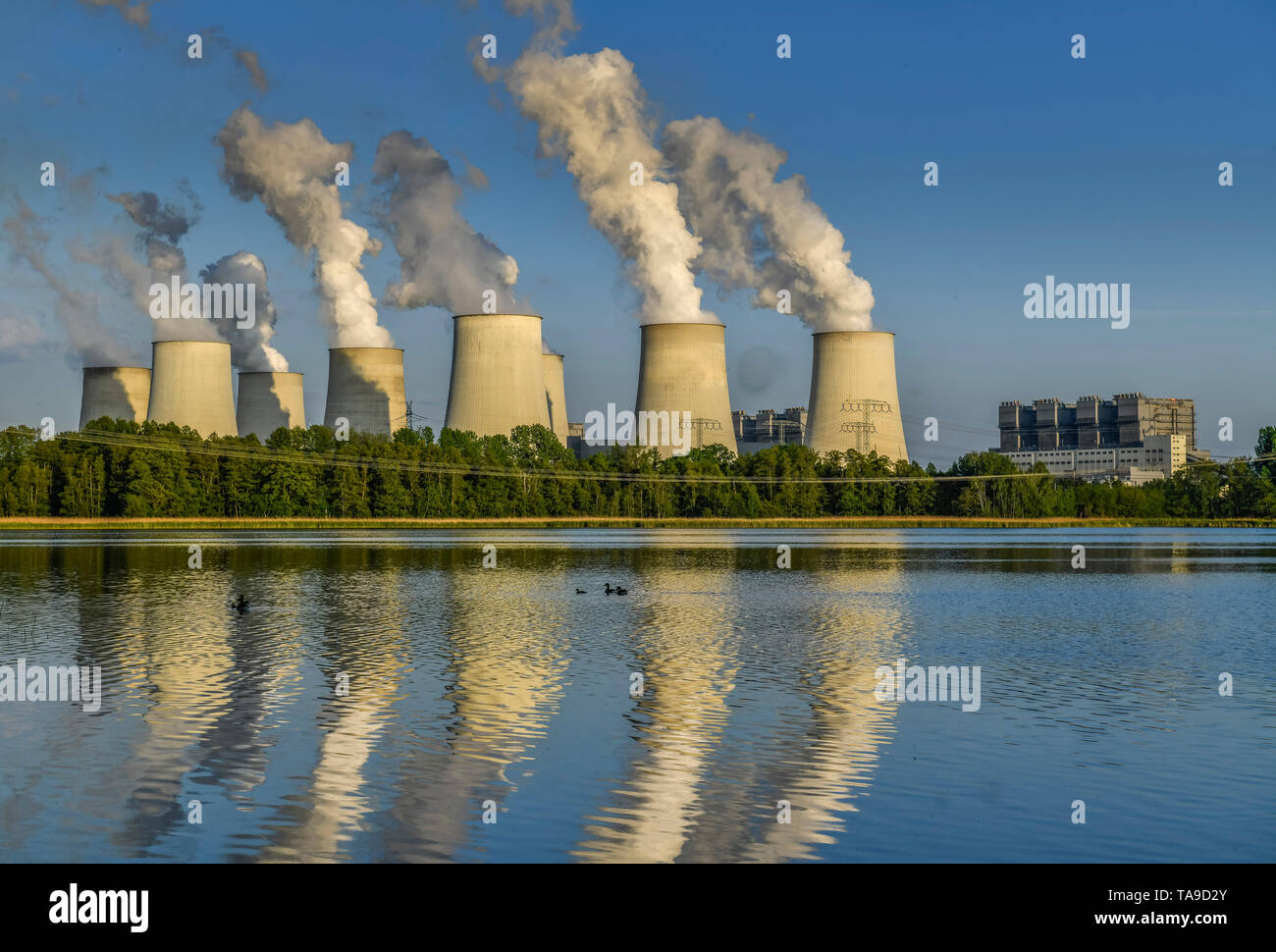 De Peitzer les étangs, les tours de refroidissement, LEAG power station Jänschwalde, Brandenburg, Allemagne, Peitzer Teiche, Kühltürme, LEAG-Kraftwerk, Jänschwalde Deutsch Banque D'Images