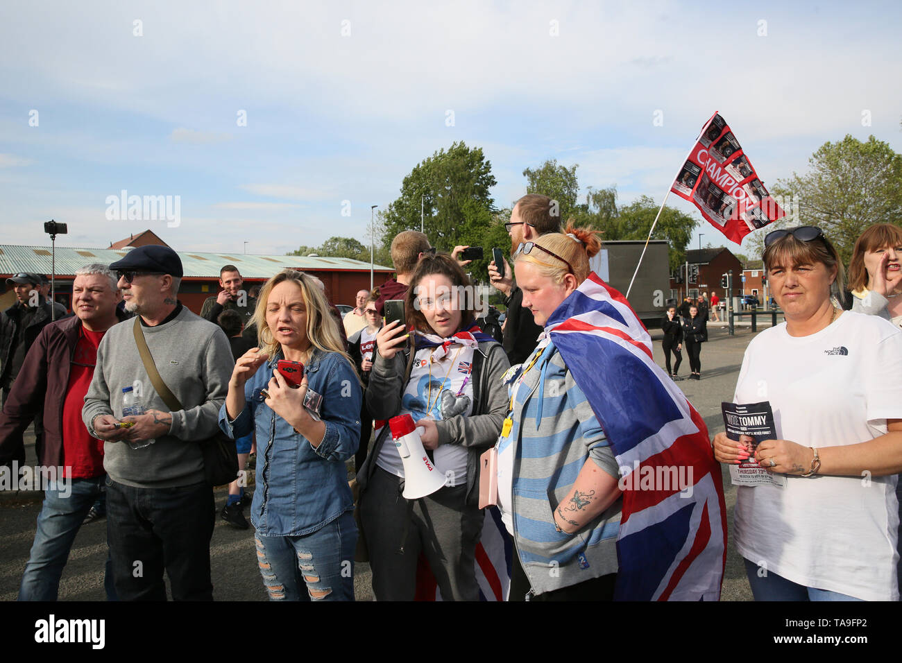 Salford, Royaume-Uni. 22 mai, 2019. Tommy Robinson partisans assister à un rallye. Défilé de moka, Broughton, Salford. Crédit : Barbara Cook/Alamy Live News Banque D'Images