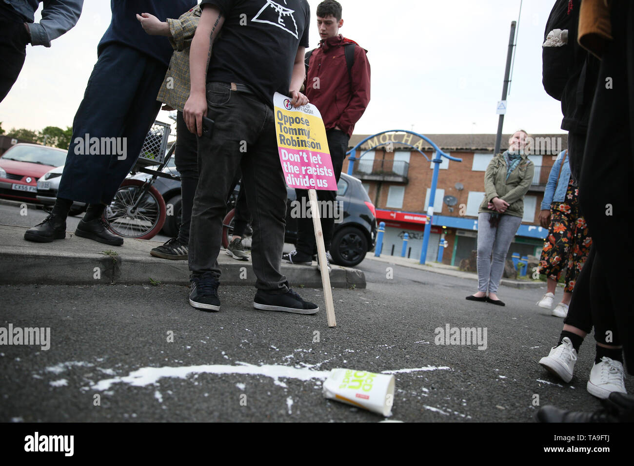 Salford, Royaume-Uni. 22 mai, 2019. Un lait frappé sur le sol, la "arme de la gauche'. Défilé de moka, Broughton, Salford. Crédit : Barbara Cook/Alamy Live News Banque D'Images