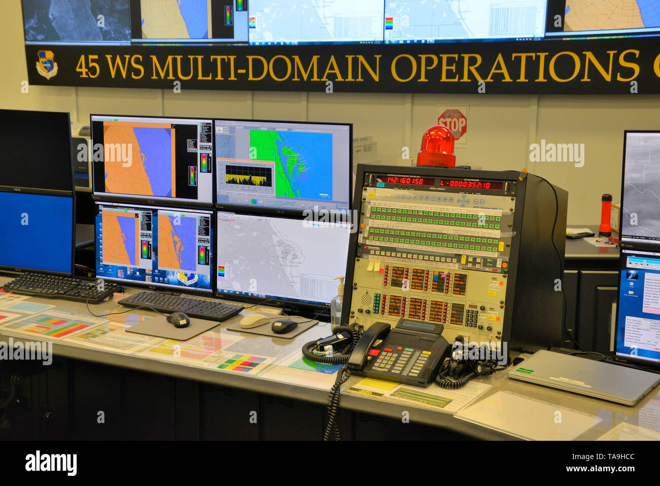 Base aérienne de Cap Canaveral, en Floride, aux États-Unis. Le 22 mai 2019. L'U.S Air Force 45th Space Wing a invité un certain nombre des médias à visiter le 45e escadrons Météo situé au centre d'opérations Morrell. L'escadron est chargé de surveiller et de suivre la météo autour de la zone à assurer un accès à l'air et l'espace qui inclut le temps de lancement baloons que surveiller les vents à haute altitude. Crédit photo Julian Poireau / Alamy Live News Banque D'Images