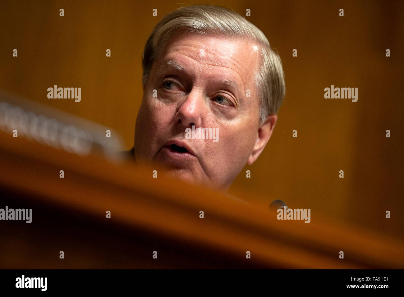 États-unis le sénateur Lindsey Graham (républicain de Caroline du Sud) à l'audience de confirmation de Daniel Bress pour devenir un juge de circuit des États-Unis pour le neuvième circuit, ainsi que la nomination de plusieurs juges de district sur la colline du Capitole à Washington, DC, États-Unis, le 22 mai 2019. Credit : Stefani Reynolds/CNP/MediaPunch Banque D'Images