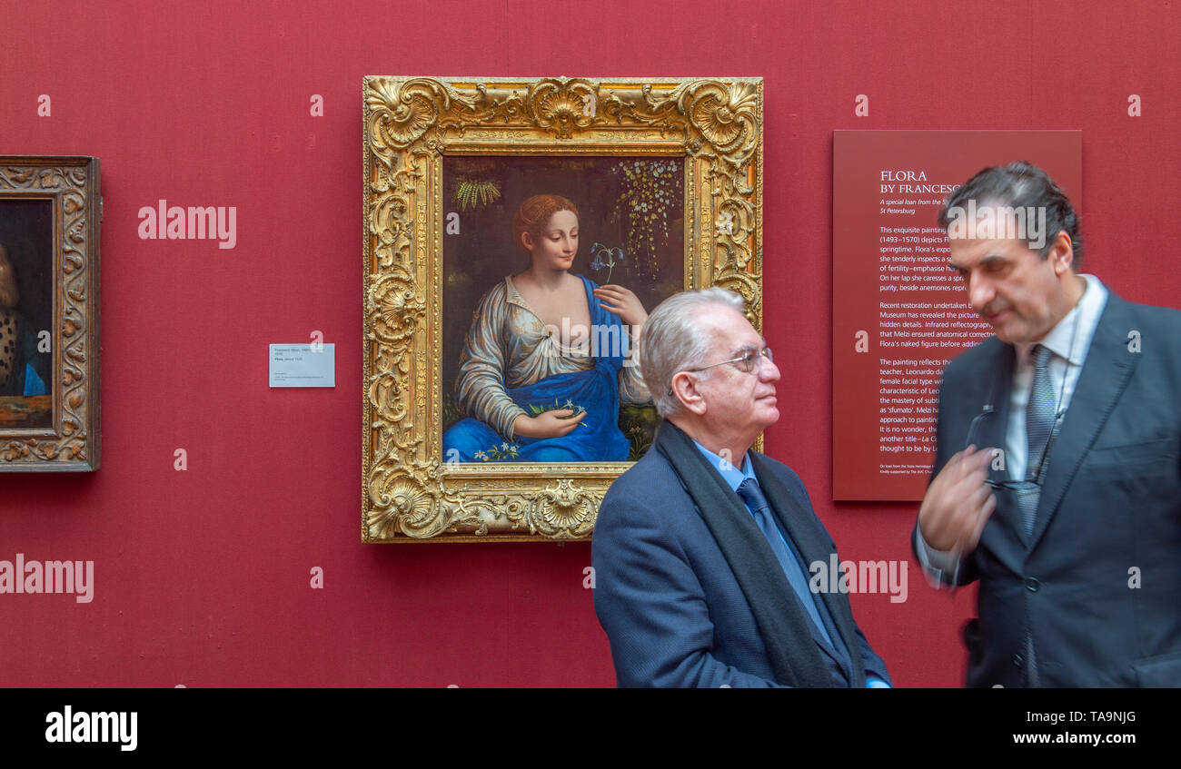 National Gallery, Londres, Royaume-Uni. 23 mai 2019. Leonardo's Legacy : Francesco Melzi et les Leonardeschi exposition. La Galerie nationale marque le 500e anniversaire de la mort de Léonard de Vinci avec un écran présentant le prêt exceptionnel de la flore récemment restauré (environ 1520) par Francesco Melzi Musée de l'Ermitage, Saint-Pétersbourg. Avec l'oeuvre - Professeur Piotrovski, directeur de l'Ermitage, Saint-Pétersbourg, en discussion avec le directeur de la Galerie nationale, le Dr Gabriele Finaldi. Credit : Malcolm Park/Alamy Live News. Banque D'Images