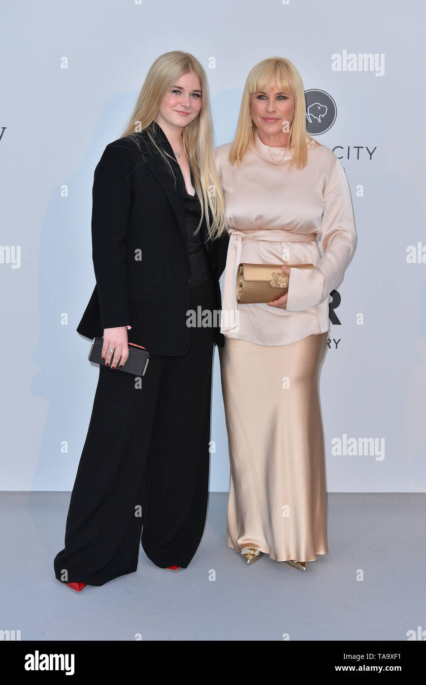 Antibes, France. 23 mai, 2019. ANTIBES, FRANCE. 23 mai 2019 : Harlow & Jane-Arquette à Patricia Arquette le Gala de l'amfAR Cannes événement à l'hôtel du Cap d'Antibes. Photo Credit : Paul Smith/Alamy Live News Banque D'Images