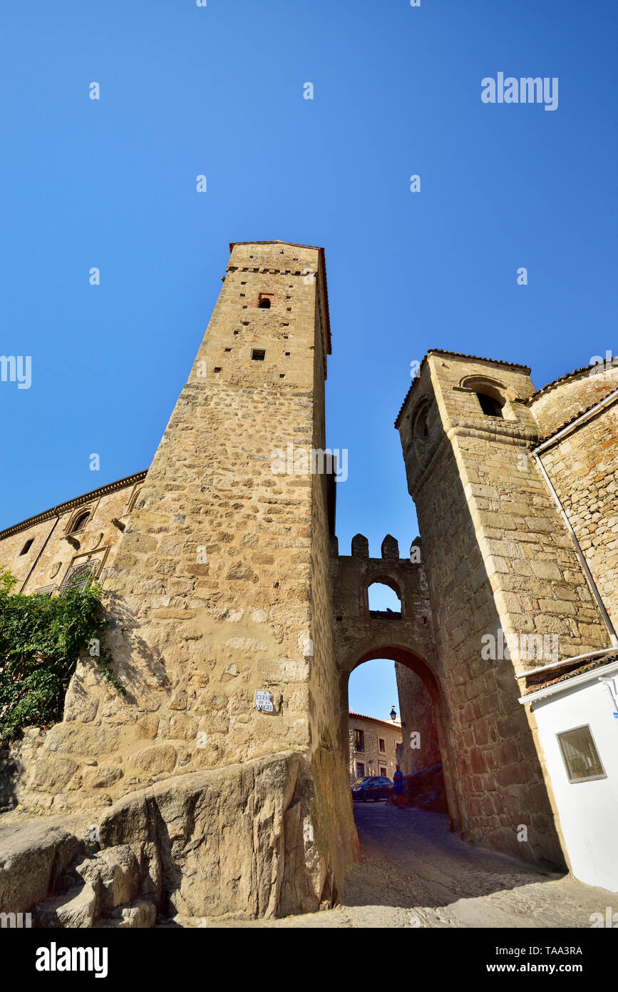 Porte médiévale au château de Trujillo, Espagne Banque D'Images