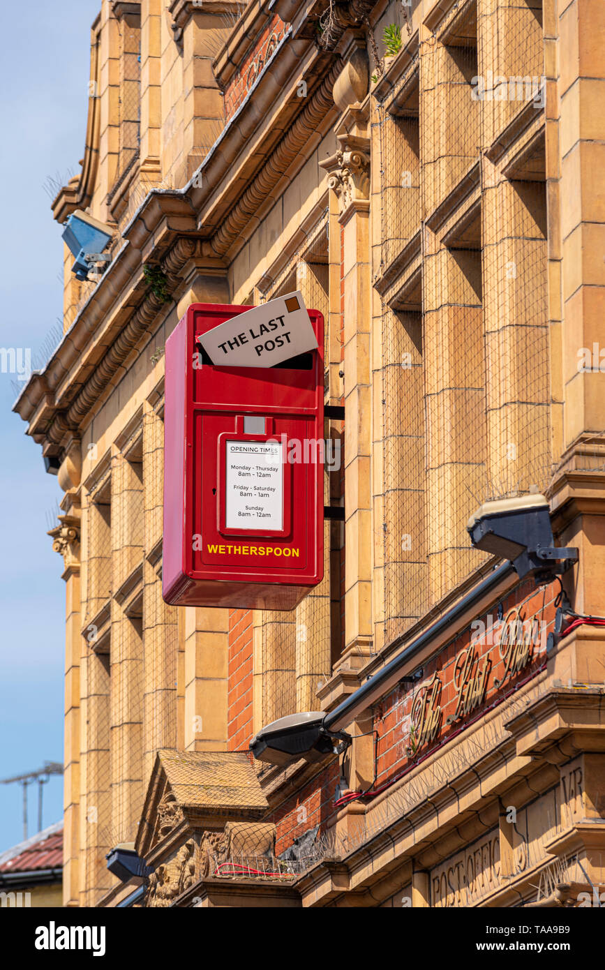 Wetherspoon restaurant pub et hôtel nommé le dernier message. Old Post Office building converti à l'industrie des services. Southend on Sea, Essex, UK Banque D'Images