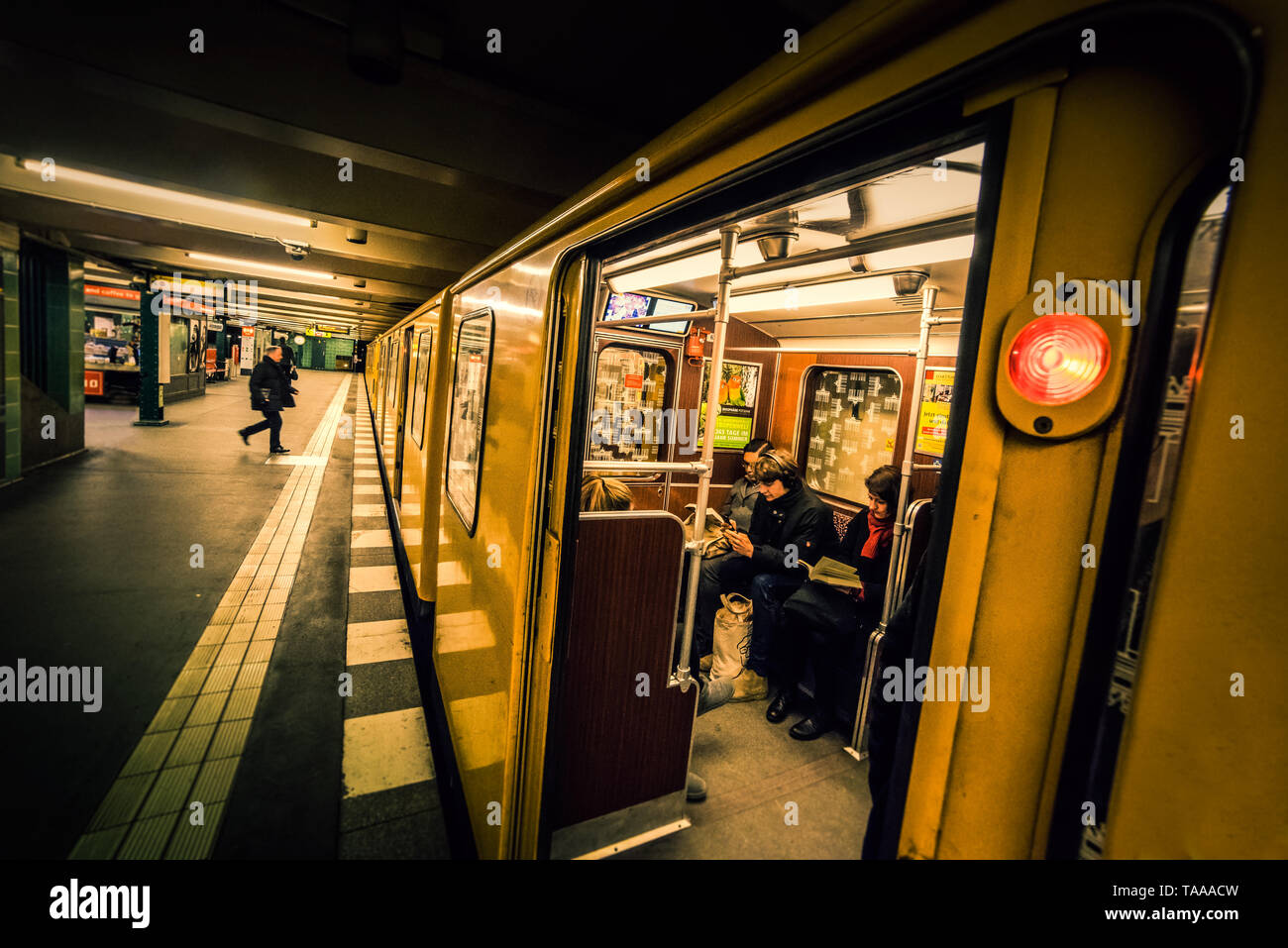 U-Bahn Charlottenburg Berlin BVG Banque D'Images
