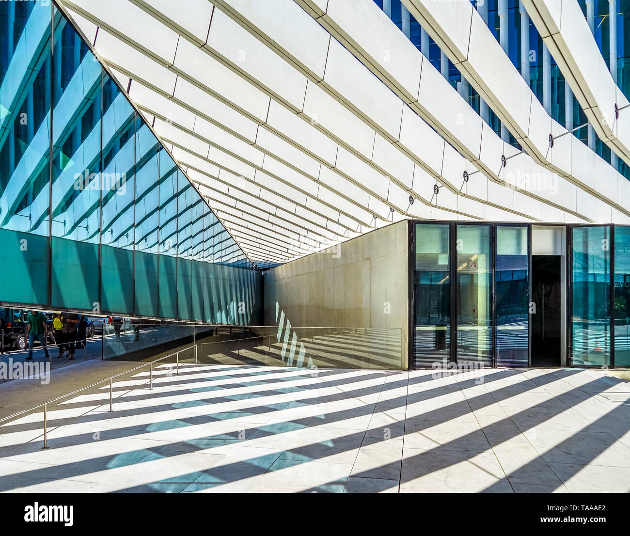 Lisbonne, Portugal. Architecture de bureau frappante par Aires Mateus & Associados logement Energias de Portugal sur avenida 24 de Julho. Architecture moderne Banque D'Images
