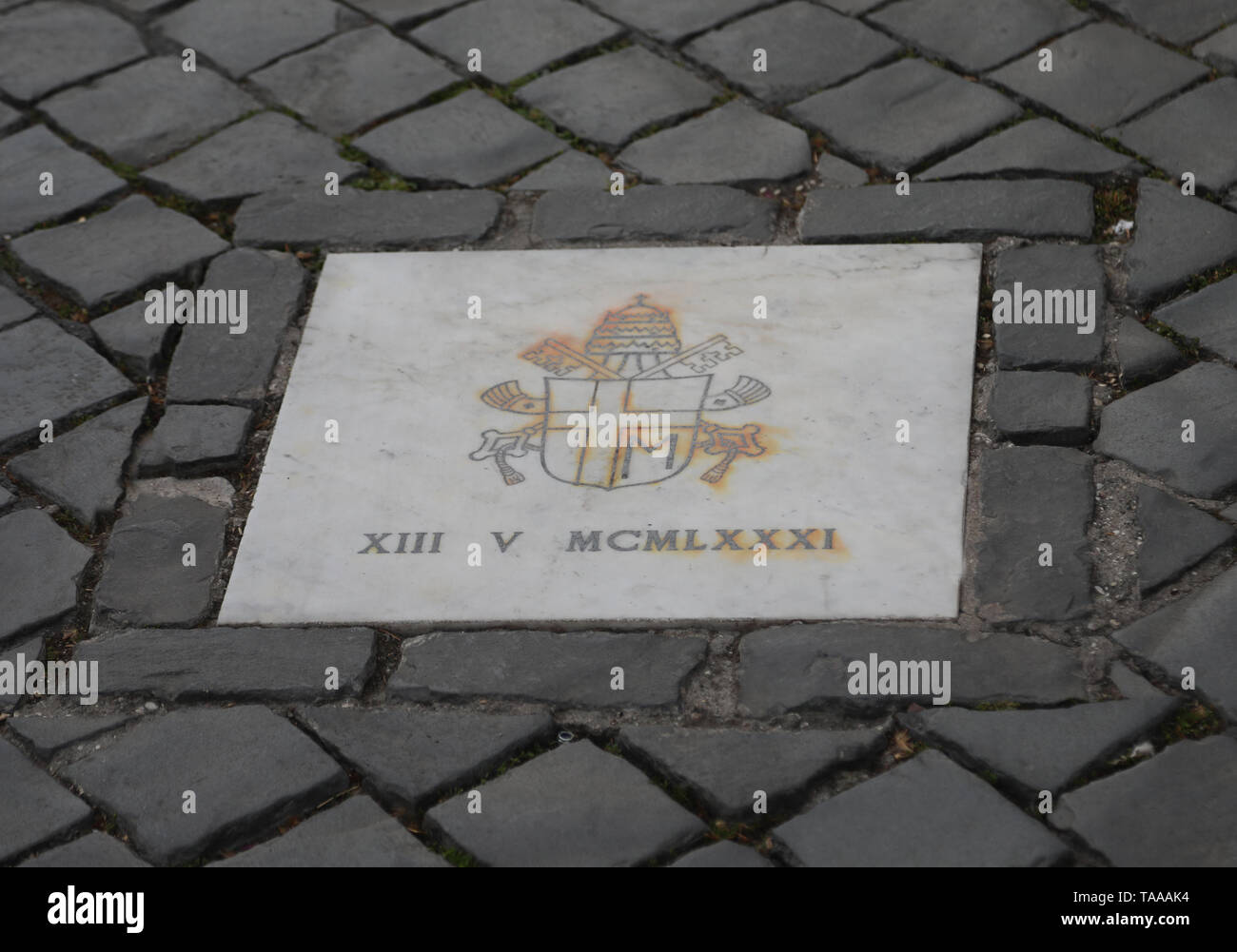 Plaque commémorative à la mémoire de l'attaque subie par le Pape Jean Paul II sur la Piazza San Pietro à Rome Banque D'Images