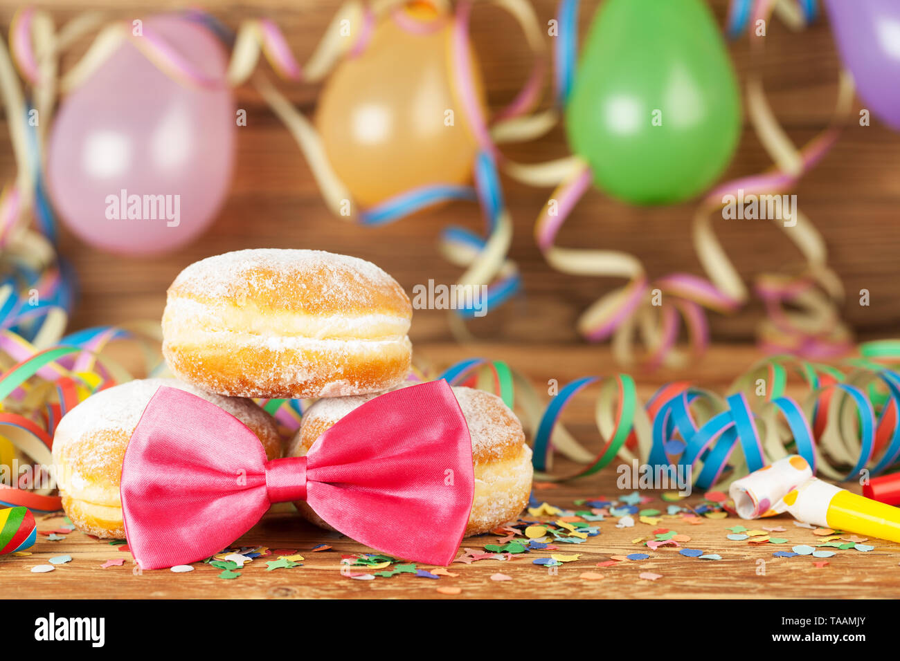 Arrière-plan de carnaval partie de la décoration de gâteau et avec Banque D'Images