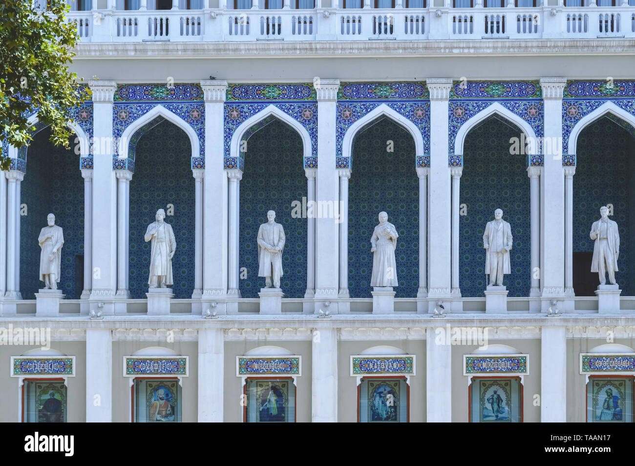 Bakou, Azerbaïdjan, 03 Septembre 2013 : une partie de l'extérieur du Musée de la littérature Nizami Banque D'Images