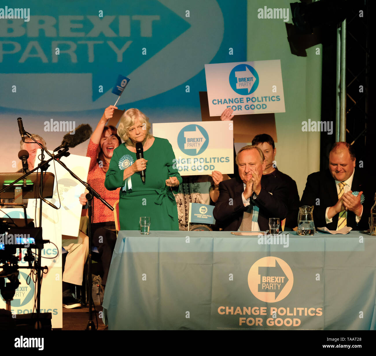 Gloucester Gloucestershire UK..Ann Widdecombe traite d'un Brexit pré élection UE Partie rassemblement à Guildhall Gloucesters Ann Widdecombe....est un candidat Banque D'Images