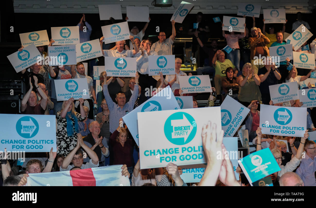 Gloucester Gloucestershire UK..Ann Widdecombe traite d'un Brexit pré élection UE Partie rassemblement à Guildhall Gloucesters Ann Widdecombe....est un candidat Banque D'Images