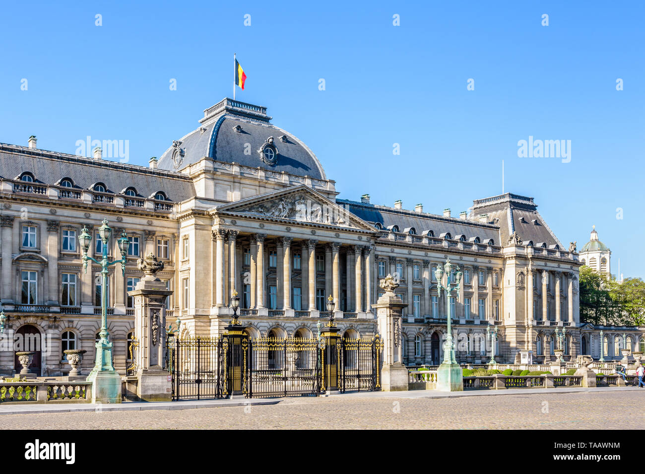 Grille et colonnade de la façade du Palais Royal de Bruxelles, le palais du Roi et Reine des Belges à Bruxelles, Belgique. Banque D'Images