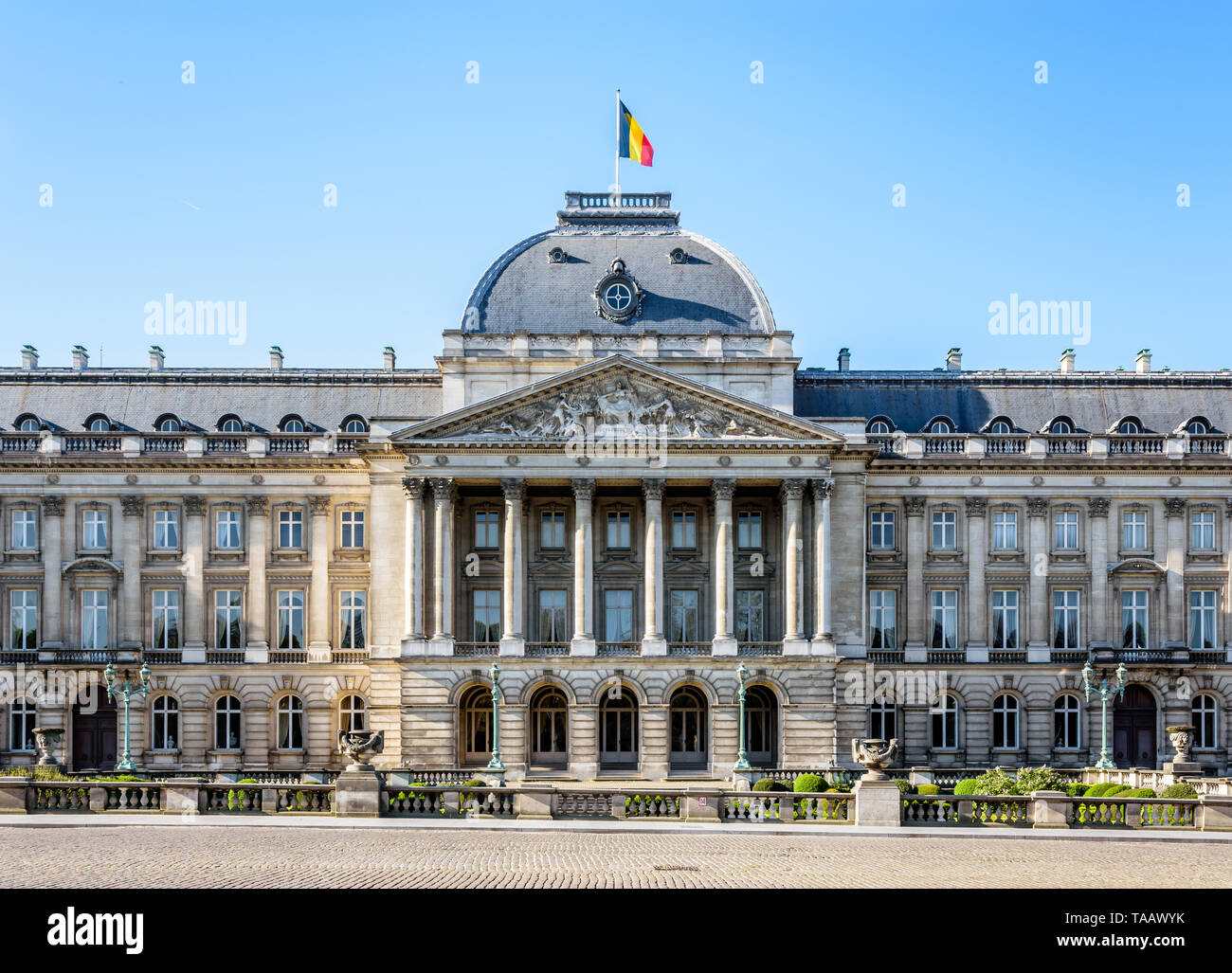 Colonnade de la façade principale du Palais Royal de Bruxelles, le palais du Roi et Reine des Belges à Bruxelles, Belgique. Banque D'Images