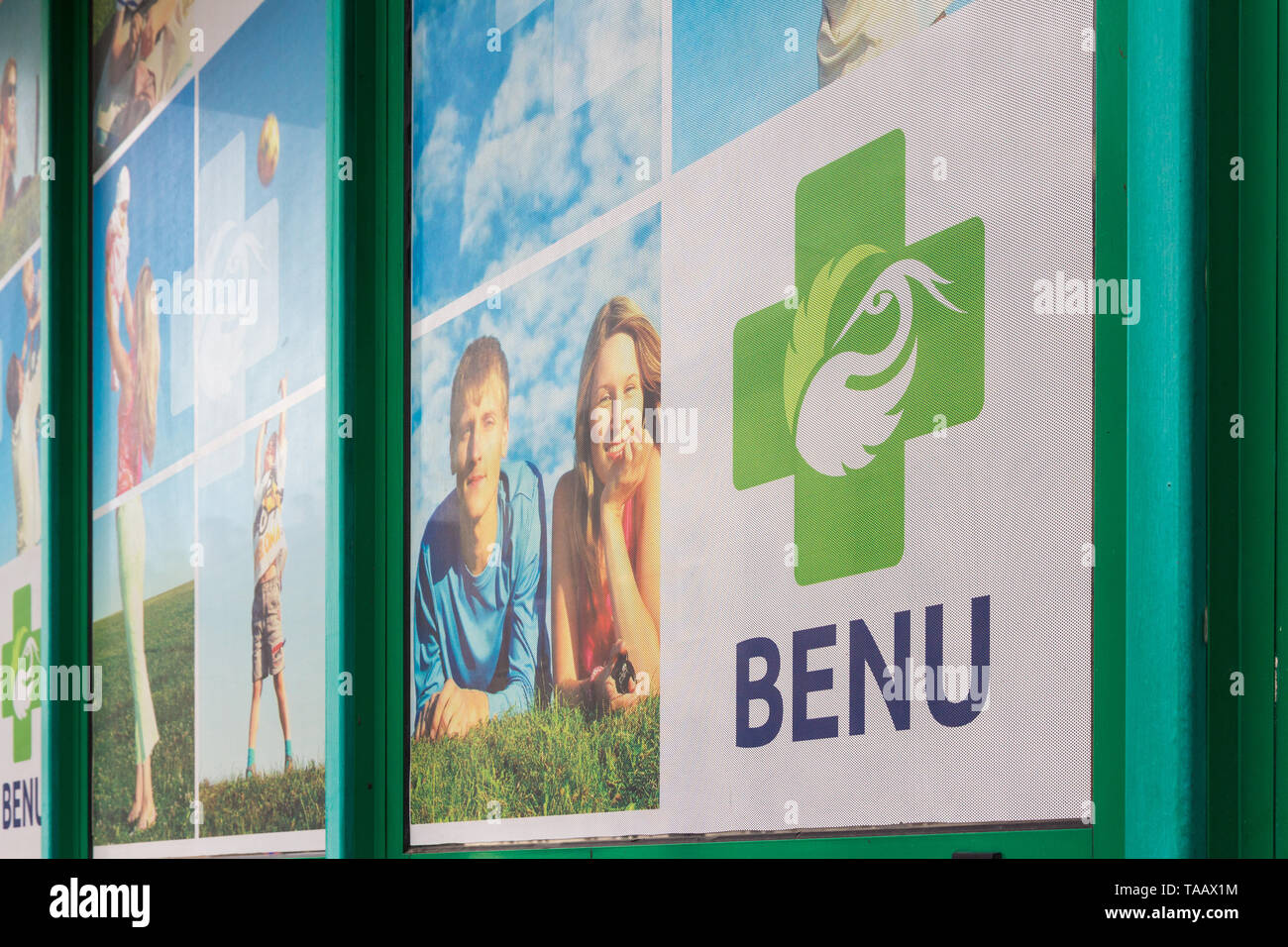 Les pharmacies Benu vitrine, Hongrie Banque D'Images