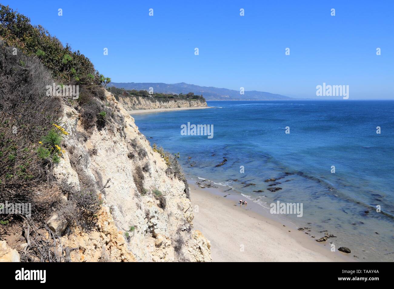 Californie, États-Unis - vue de la côte du Pacifique à Malibu. Point Dume State Beach. Banque D'Images