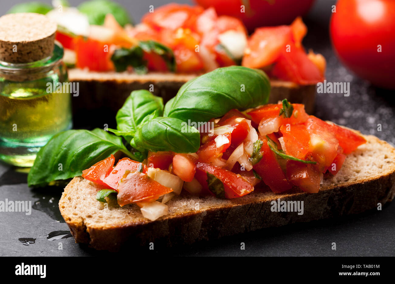 Pain à la tomate bruschetta Banque D'Images