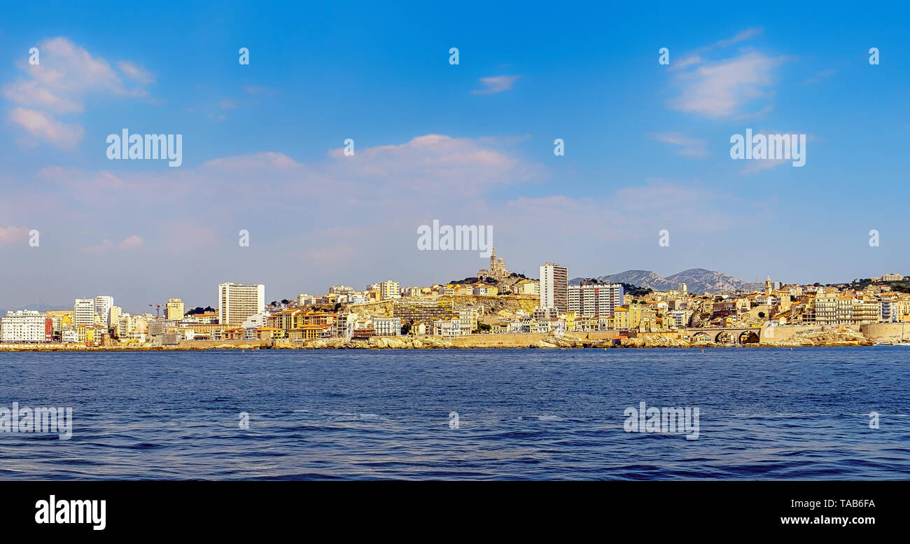 Le littoral de Marseille à l'été voir de la mer Méditerranée, France Banque D'Images