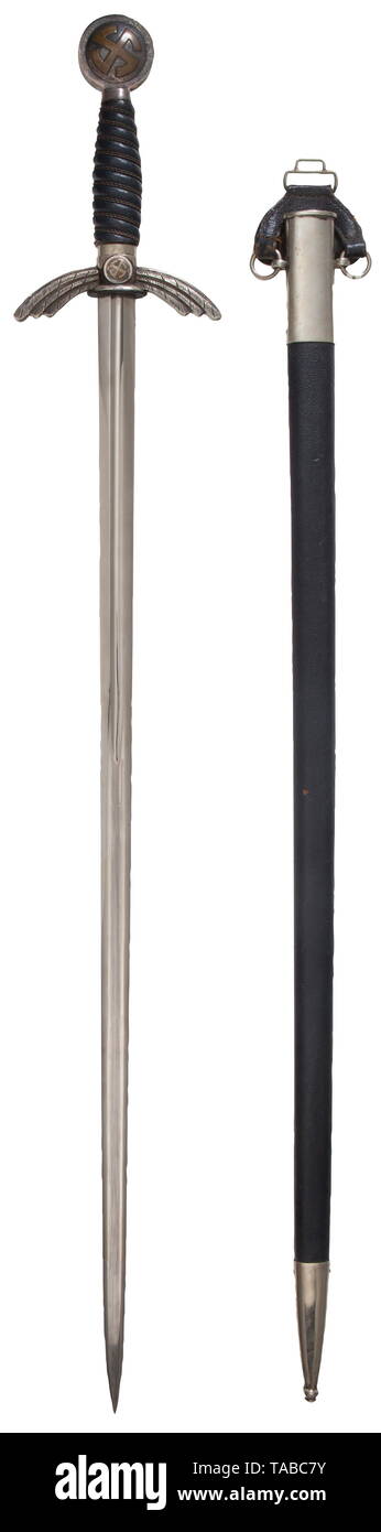 Un officier de la Luftwaffe's sword M 35, E & F Hörster lame avec marque du fabricant et le marquage Waffenamt. Poignée en cuir bleu enroulé avec du fil d'enrubannage. Nickel argenté, poignée en laiton doré roue soleil croix gammées. Fourreau recouvert de cuir bleu avec des finitions en nickel argenté et crescent hanger. Longueur 95,5 cm. USA-lot, voir page 4. historique, historique, de la Force aérienne, de la direction générale du service, les branches de service, le service armé, forces armées, militaire, militaria, armées de l'air, objet, objets, alambics, clipping, coupures, cut out, cut-out, cut-outs, 20e siècle, Editorial-Use-seulement Banque D'Images