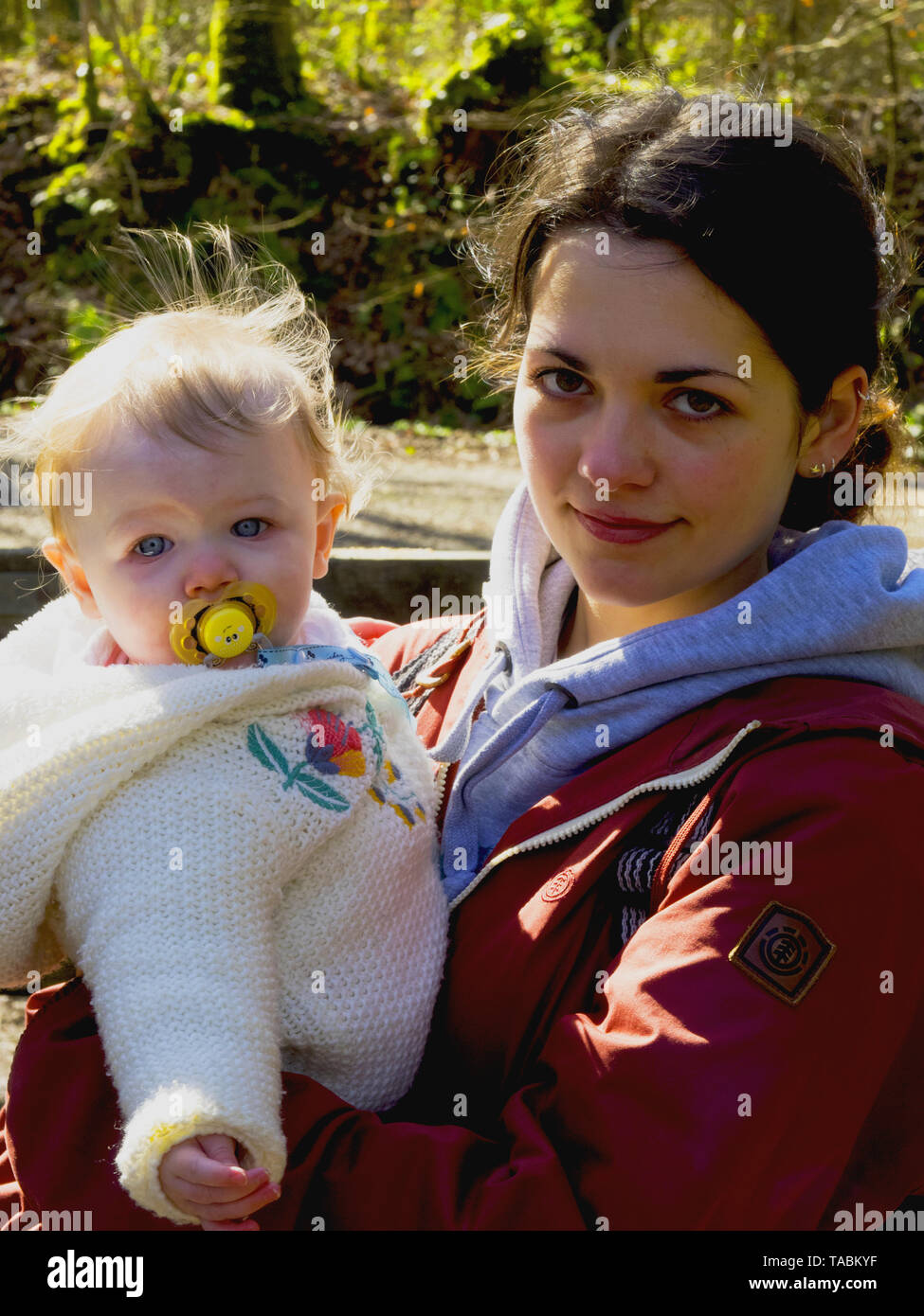 Jeune maman et bébé, UK Banque D'Images