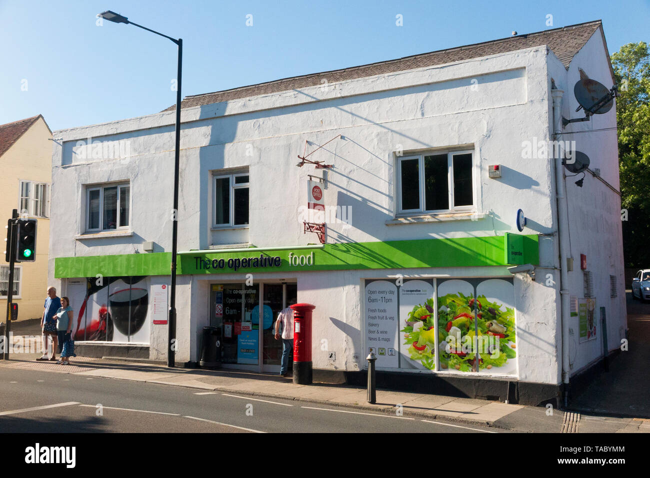 Magasin co-op coopérative / boutique comprenant un bureau de poste sur  Carisbrooke High Street sur l'île de Wight. (99 Photo Stock - Alamy
