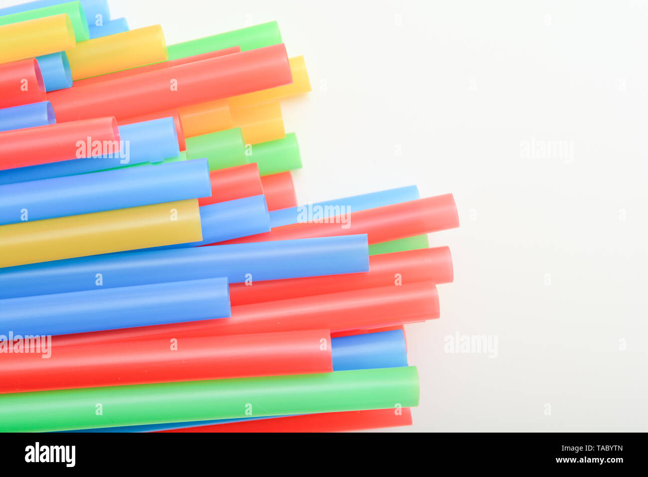 Des pailles en plastique, à usage unique de paille en plastique Banque D'Images