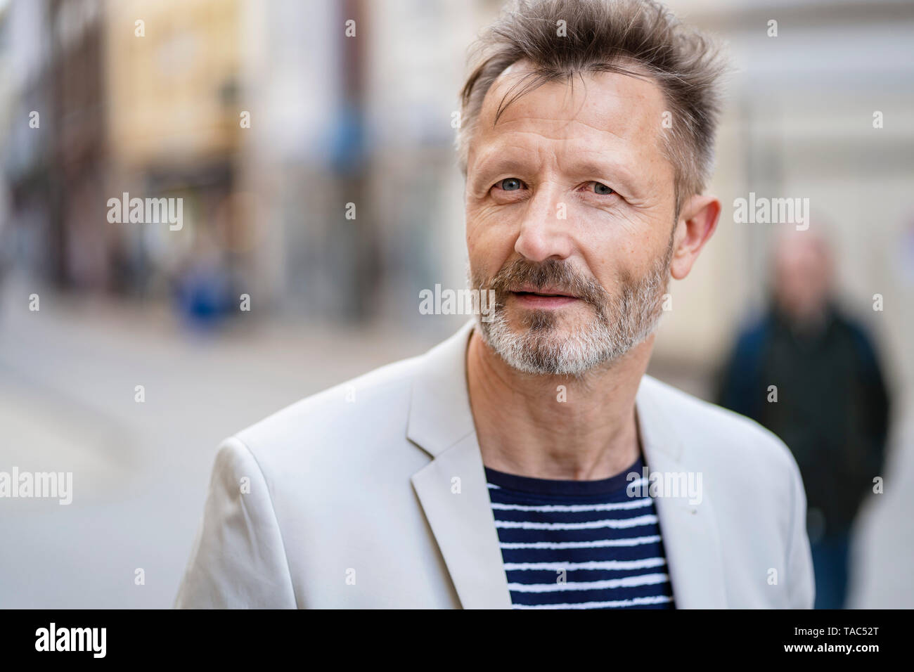 Portrait d'homme mûr avec barbe grisonnante Banque D'Images