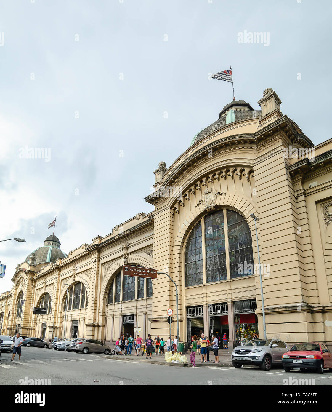 Sao Paulo, SP, BRÉSIL - Mars 06, 2019 : Mercado Municipal Paulistano, grand marché populaire qui a des restaurants et vend des aliments frais comme les fruits, les céréales Banque D'Images