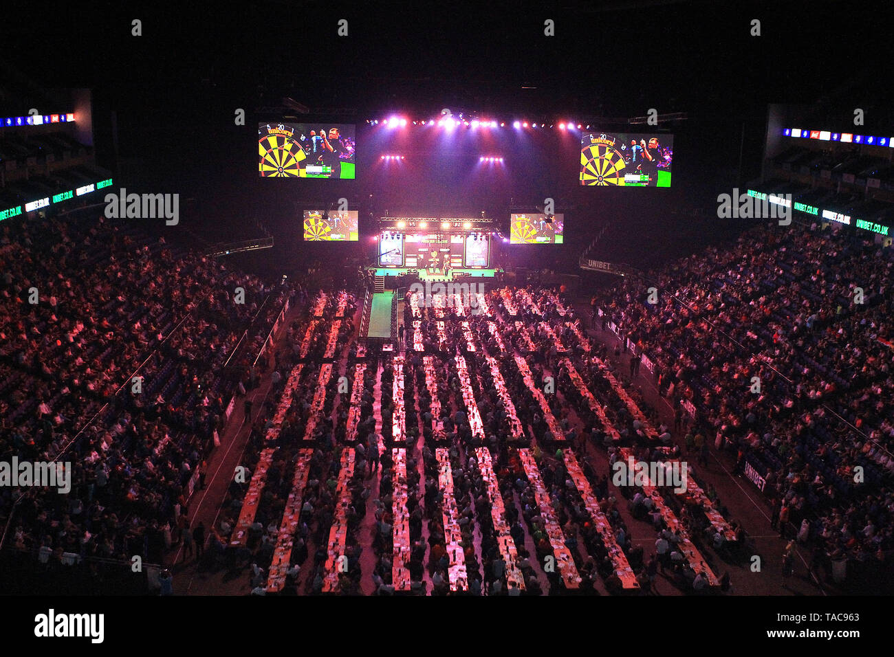 Londres, Royaume-Uni. 23 mai, 2019. Une vue générale à l'intérieur de l'O2 Arena au cours de la Premier League Darts semi finale entre James Wade et Rob Cross. 2019 Premier League Unibet Fléchettes, play-offs à l'O2 Arena de Londres le jeudi 23 mai 2019 Cette image ne peut être utilisé qu'à des fins rédactionnelles. Usage éditorial uniquement, licence requise pour un usage commercial. pic par Steffan Bowen/Andrew Orchard la photographie de sport/Alamy live news Crédit : Andrew Orchard la photographie de sport/Alamy Live News Banque D'Images