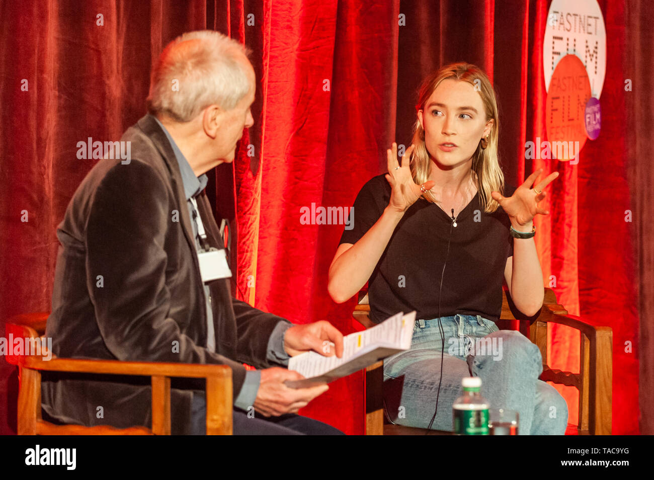 Schull, West Cork, Irlande. 23 mai, 2019. Trois fois en nomination pour un Oscar film star Saoirse Ronan a été interviewé ce soir par Festival Président John Kelleher dans l'Schull Harbour Hotel. L'interview a été fait partie de la 11e Fastnet Film Festival. Le festval s'exécute jusqu'à dimanche. Credit : Andy Gibson/Alamy Live News. Banque D'Images