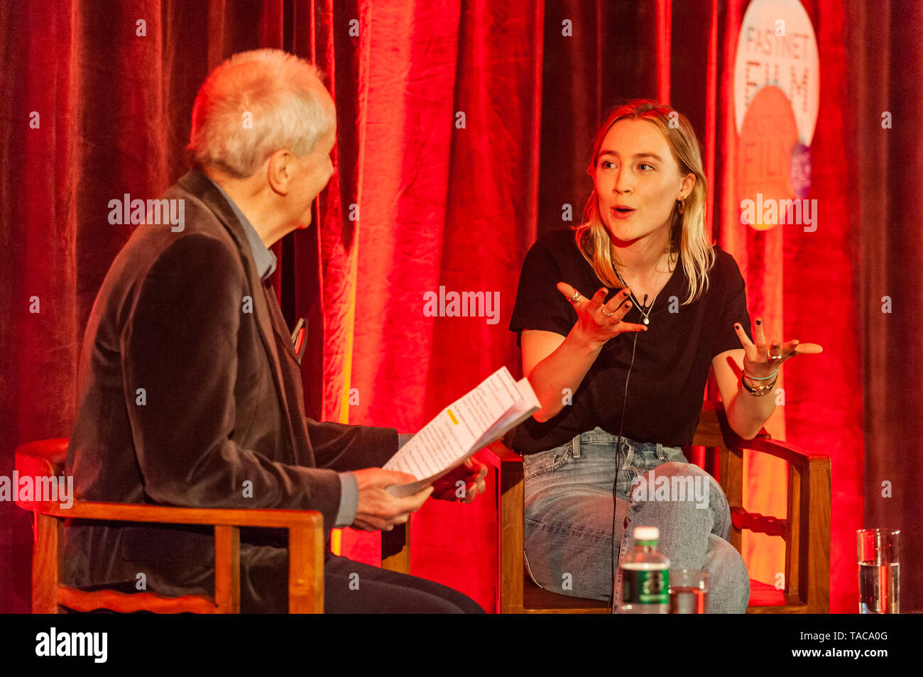 Schull, West Cork, Irlande. 23 mai, 2019. Trois fois en nomination pour un Oscar film star Saoirse Ronan a été interviewé ce soir par Festival Président John Kelleher dans l'Schull Harbour Hotel. L'interview a été fait partie de la 11e Fastnet Film Festival. Le festval s'exécute jusqu'à dimanche. Credit : Andy Gibson/Alamy Live News. Banque D'Images