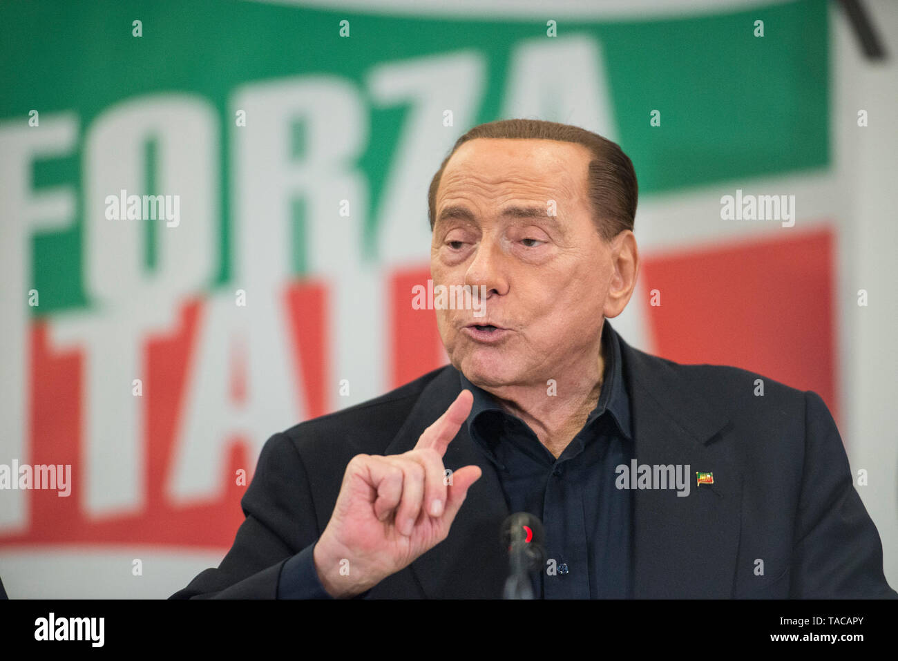 23 mai 2019, Turin, Piémont, Italie : Silvio Berlusconi lors de la conférence de presse pour la campagne électorale pour la présentation de la liste de Forza Italia candidats pour les élections régionales du Piémont et des élections européennes. Dans la région du Piémont en Italie les élections régionales du Piémont aura lieu le 26 mai 2019, où le nouveau gouverneur de la région sera élu lors des élections européennes de 2019 se tiendra dans les 28 États membres de l'Union européenne entre 23 et 26 mai, sera le renouvellement des membres représentant les pays membres de l'UE. (Crédit Image : © Stefano Banque D'Images