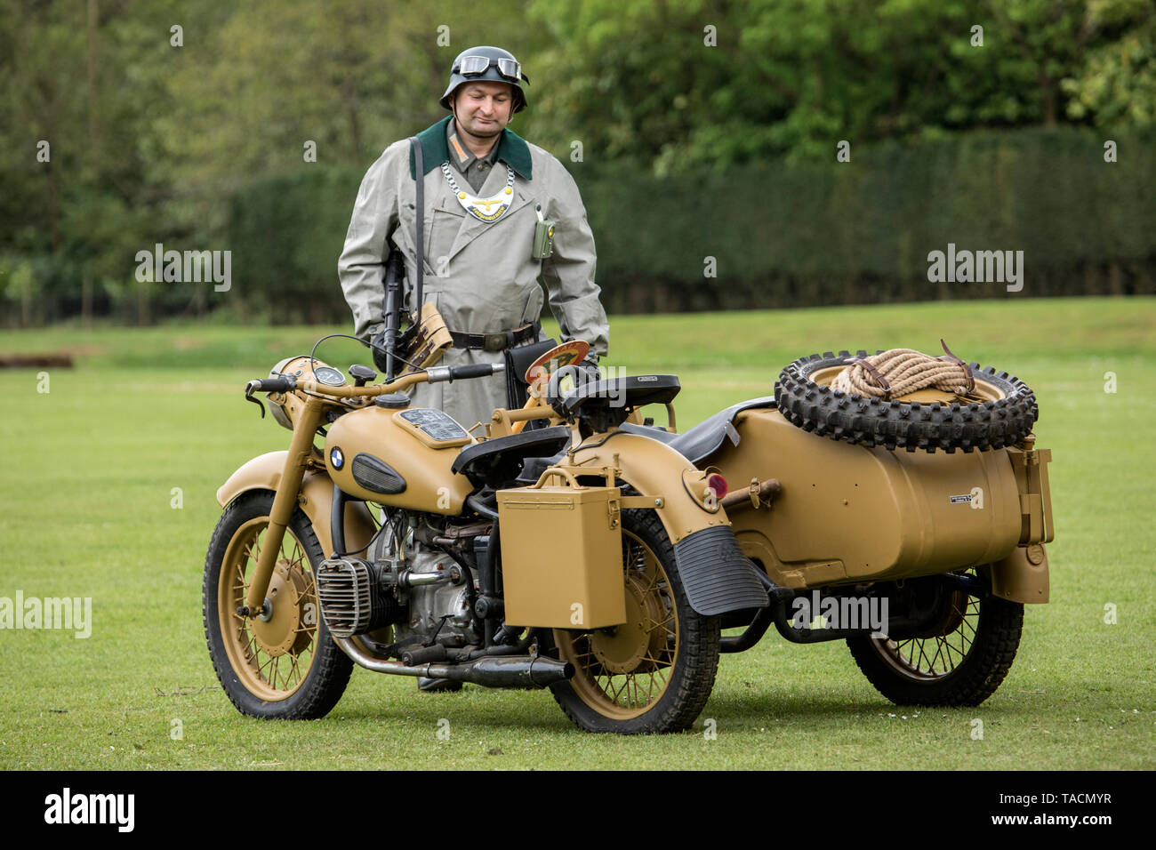 Soldat allemand avec BMW moto et side-car de WW2 Banque D'Images