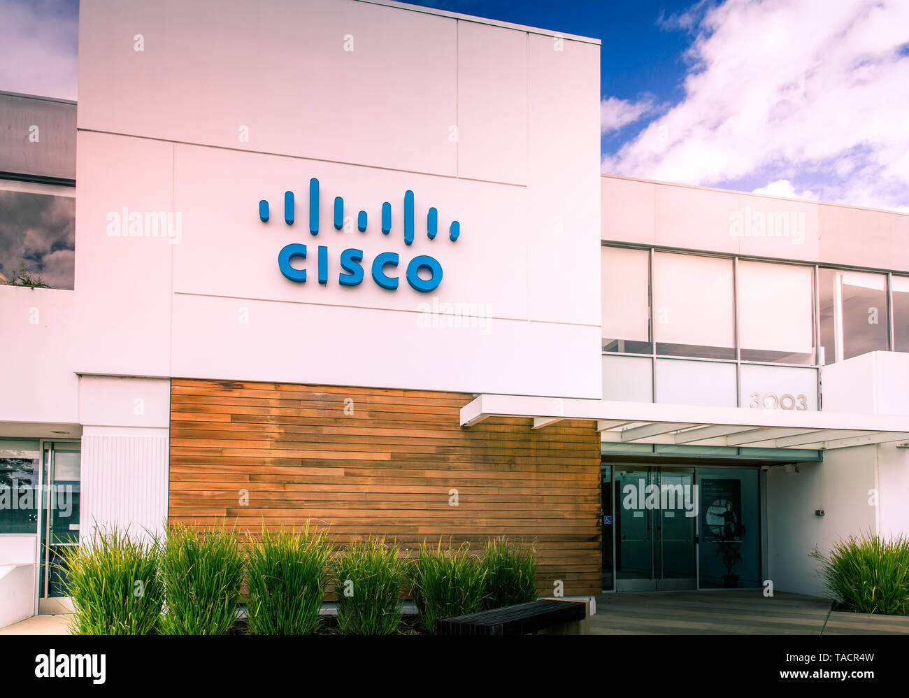 Santa Clara, Californie / USA - Mars 26, 2019 : Cisco Systems, Inc, un bureau de la technologie dans la Silicon Valley, développe, fabrique la mise en réseau Banque D'Images