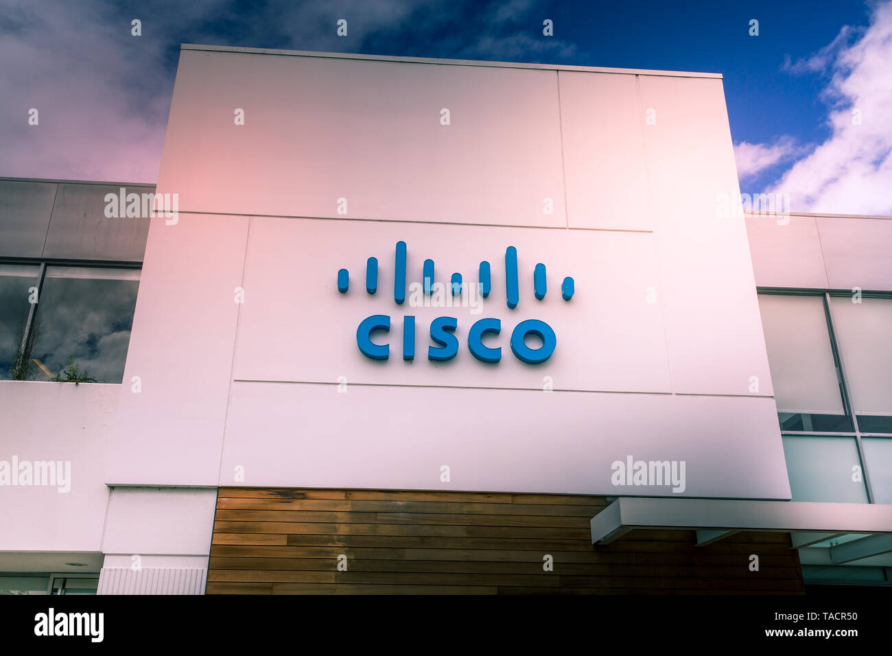 Santa Clara, Californie / USA - Mars 26, 2019 : Cisco Systems, Inc, un bureau de la technologie dans la Silicon Valley, développe, fabrique la mise en réseau Banque D'Images