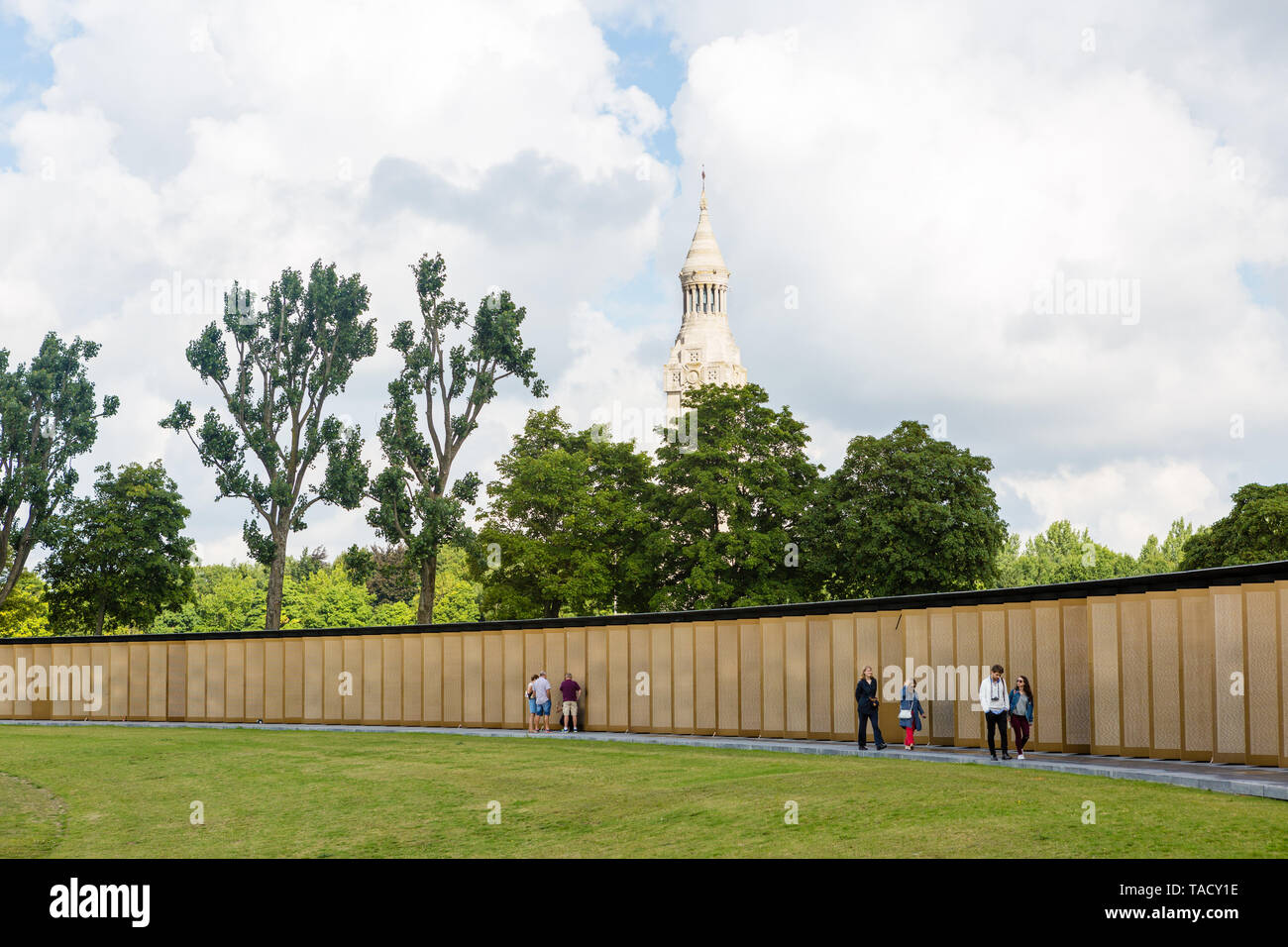 Ablain-Saint-Nazaire (nord de la France) : Notre-Dame-de-Lorette nécropole, également connu sous le nom de Ablain saint-Nazaire Cimetière militaire français. ÒLÕAnneau de la M Banque D'Images