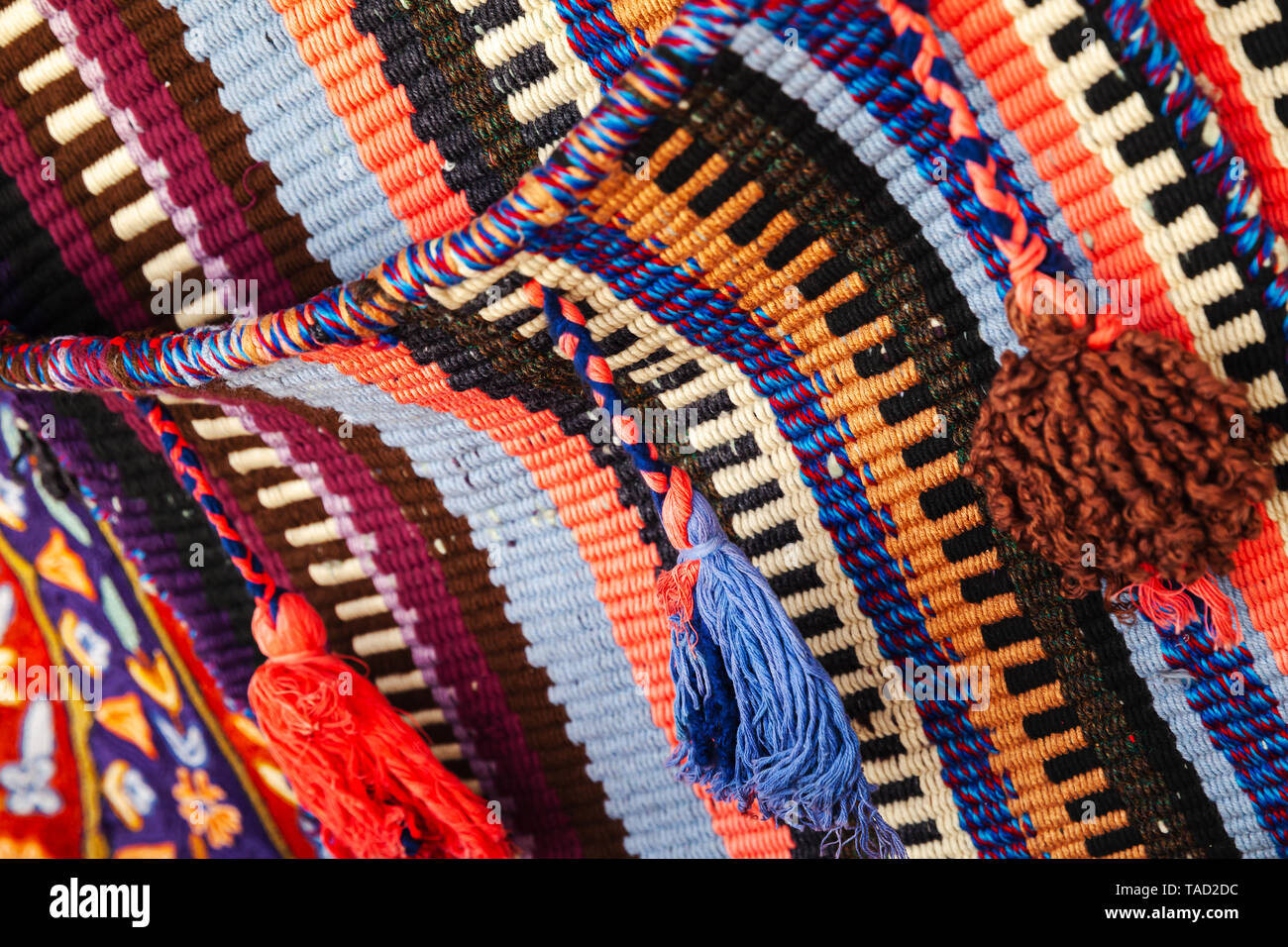 Tapis en laine avec des ornements orientaux. La photo en gros plan avec soft focus sélectif Banque D'Images