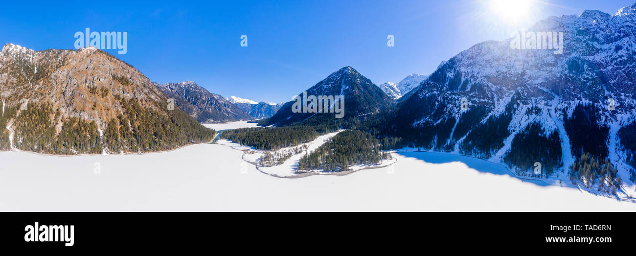Autriche, Tyrol, Alpes, Heiterwanger voir en hiver, vue aérienne Banque D'Images