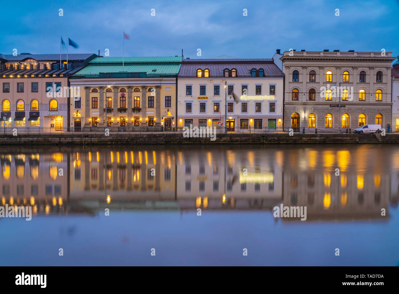 La Suède, Göteborg, centre-ville historique avec vue sur Soedra hamngatan sur le canal Banque D'Images