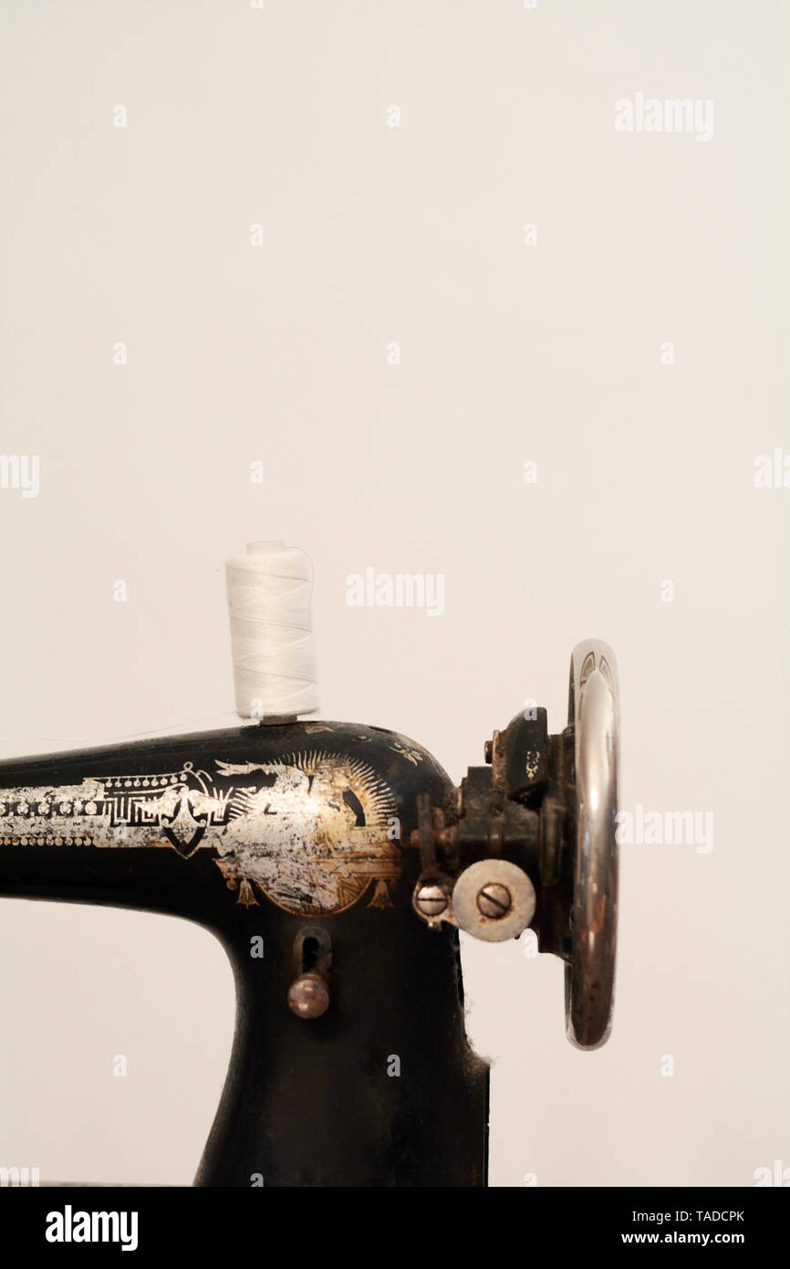 Close-up of old vintage sewing machine Banque D'Images
