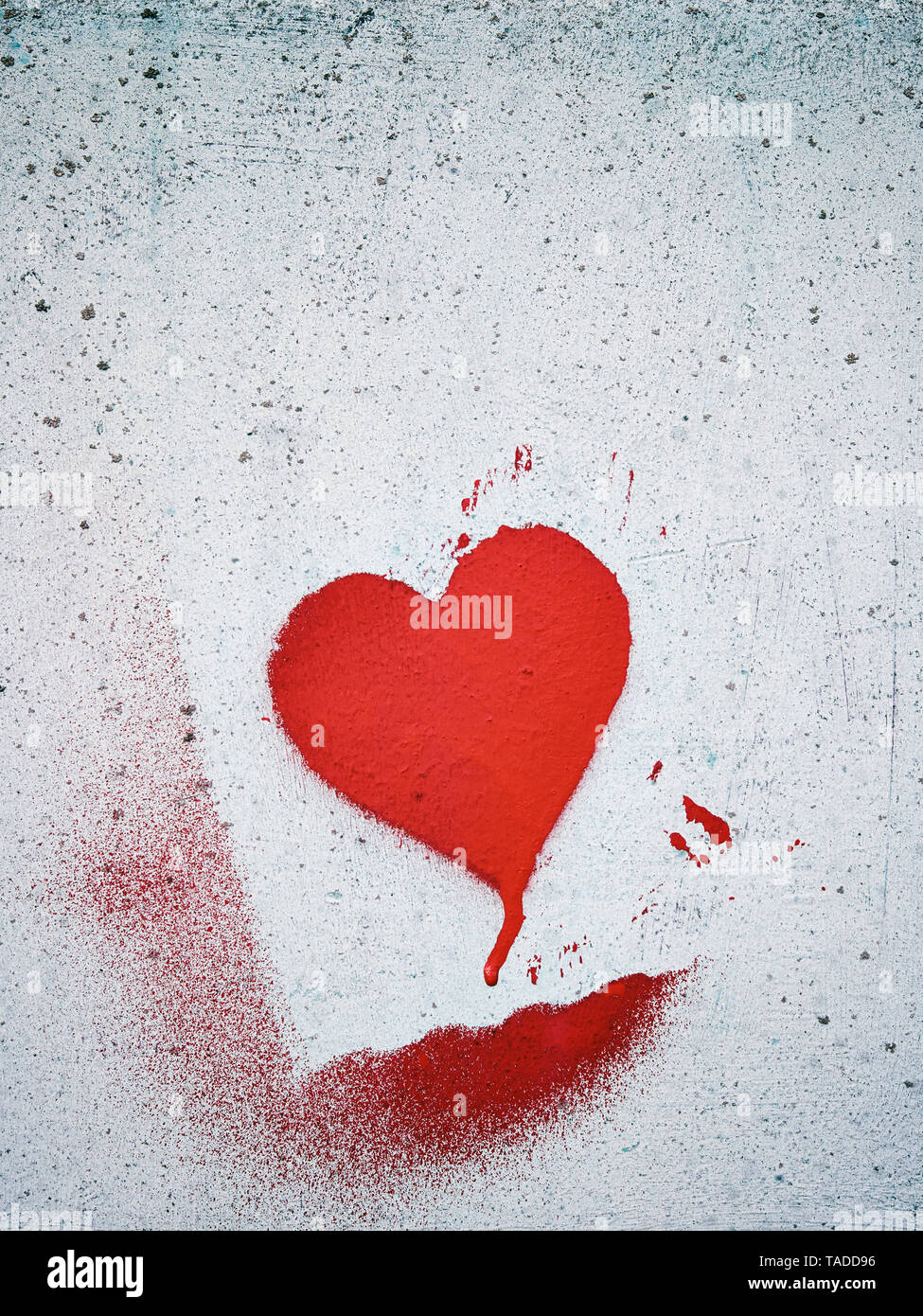 Coeur au pochoir sur un mur Banque D'Images