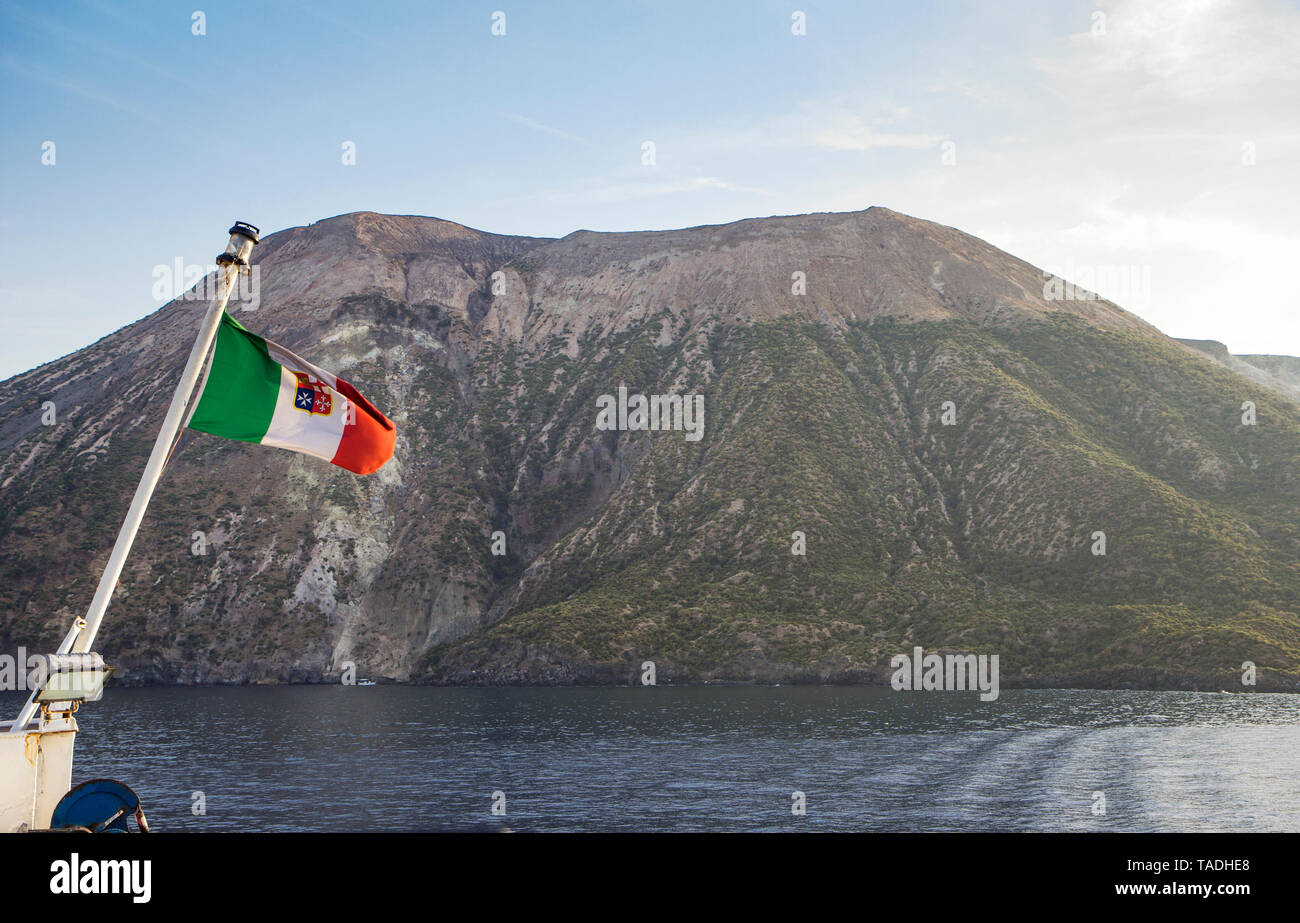 Les îles Éoliennes, Vulcano, sur un navire battant pavillon italien Banque D'Images