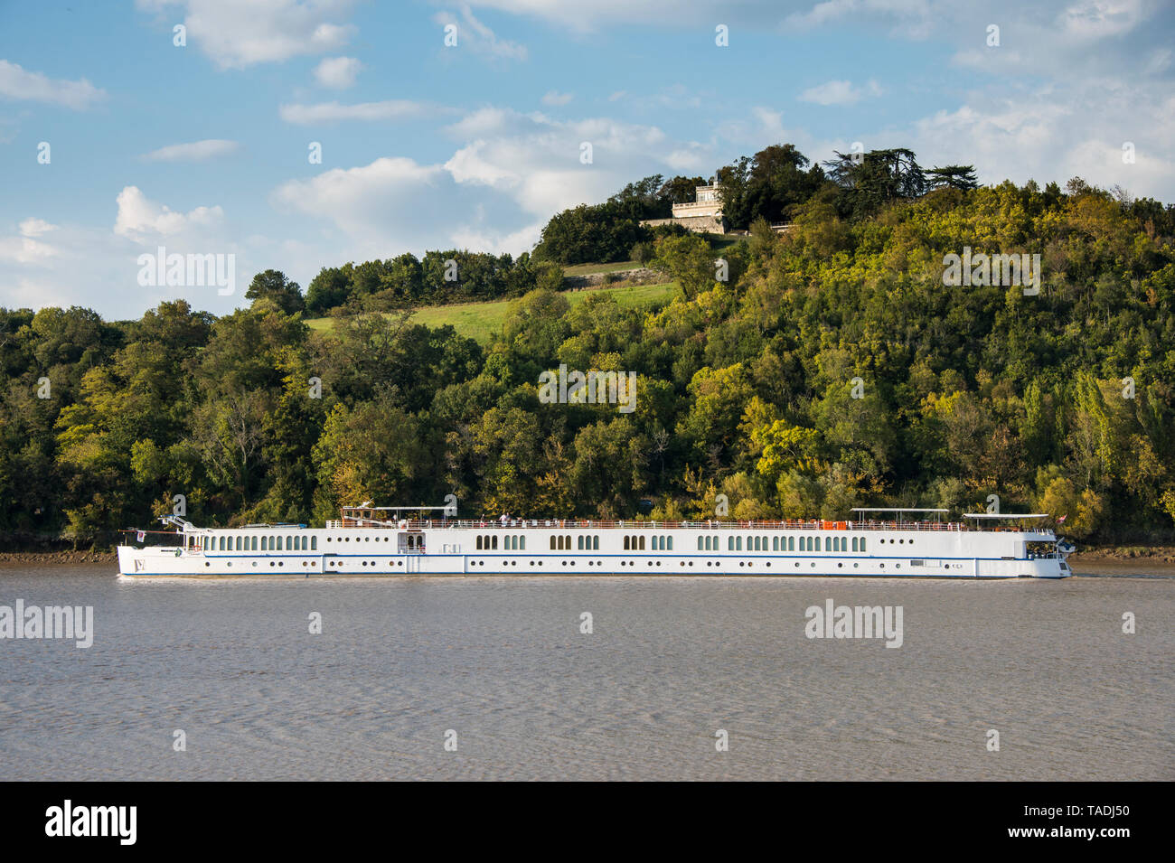 France, Dordogne, rivière bateau de croisière sur la Dordogne Banque D'Images