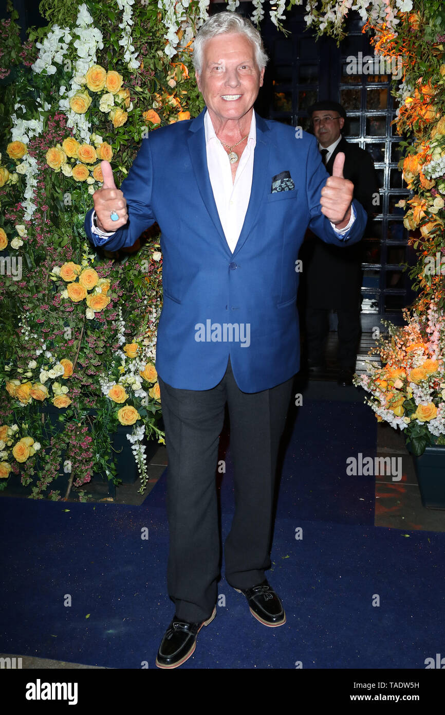 Jess Conrad, Tramp 50e anniversaire fête de l'été, Tramp 40 Jermyn Street, London, UK, 23 mai 2019, photo de Richard Goldschmidt Banque D'Images
