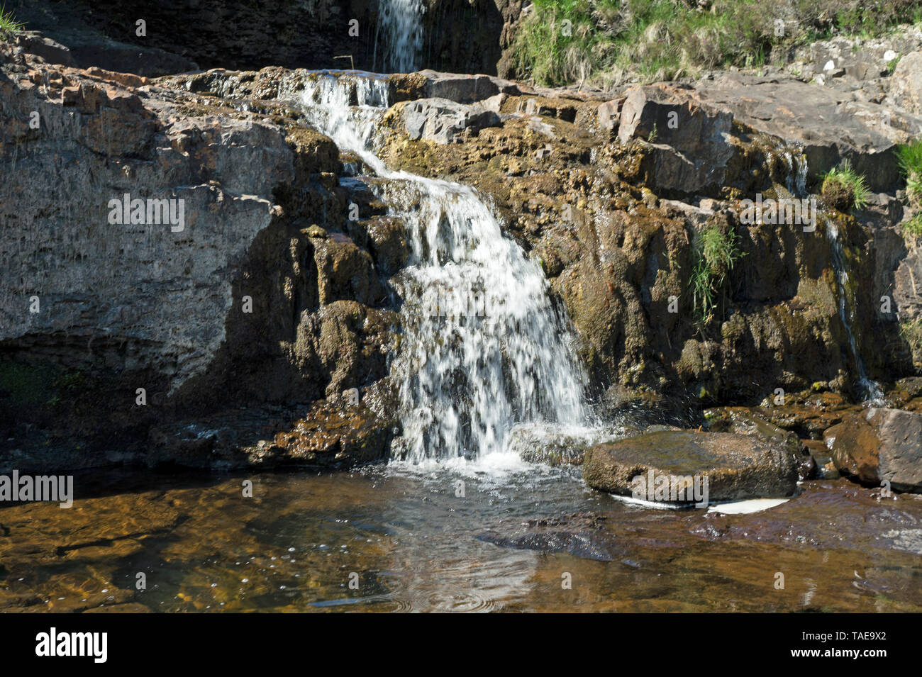 Au pied de la Black Cuillin près de Glenbrittle sont la Fée des piscines, des piscines bleues magnifiques sur la rivière fragile. Banque D'Images