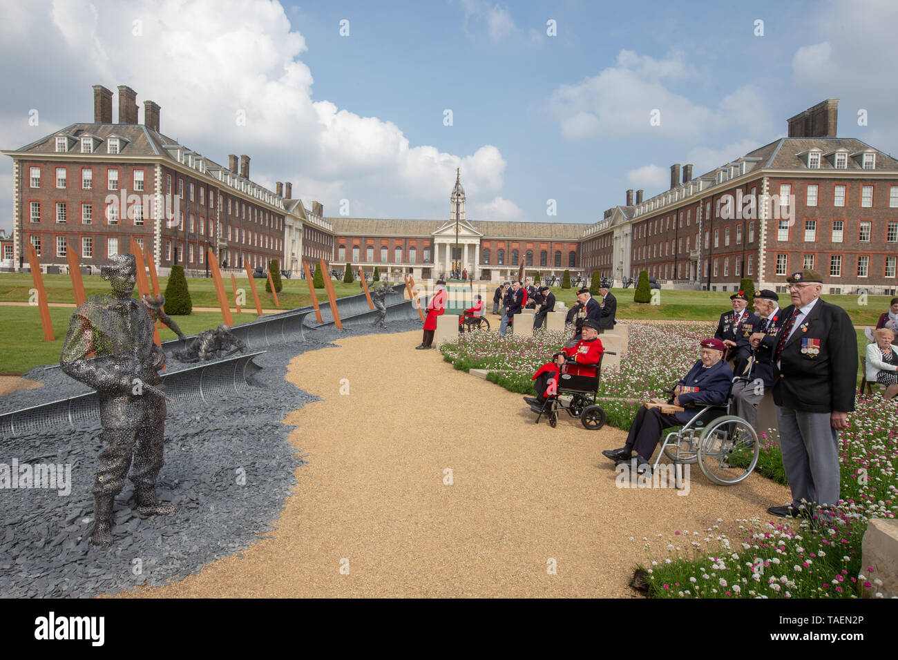 Chelsea retraités et les anciens combattants de la guerre d'''D-Day 75' jardin, conçu par John Everiss comme un hommage aux héros de la Seconde Guerre mondiale, des débarquements du jour. Banque D'Images