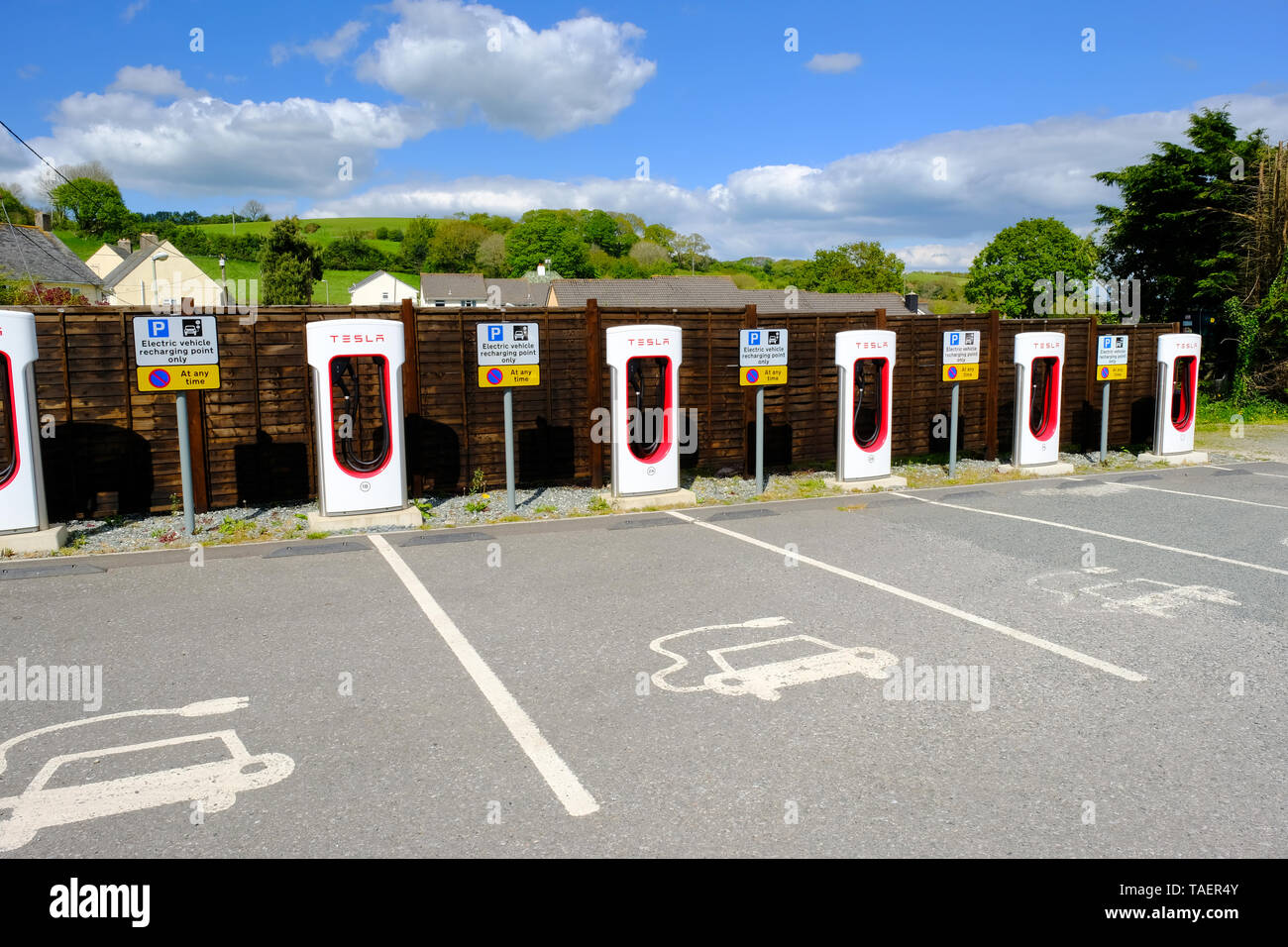 Tesla voiture électrique point de recharge, UK - John Gollop Banque D'Images