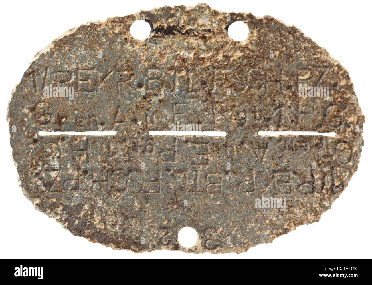 Une étiquette d'identification 'la division Hermann Göring" Feinzink (sehr stark migriert) mit vs. Bezeichnung '32 - 1/Rekr. Btl. Fsch. Pz. Gren.A.u.E. Rgt. H.G.', rs. ohne Markung historique., historique, Air Force, direction du service, les branches de service, le service armé, forces armées, militaire, militaria, armées de l'air, objet, objets, alambics, clipping, coupures, cut out, cut-out, cut-outs, 20e siècle, Editorial-Use-seulement Banque D'Images